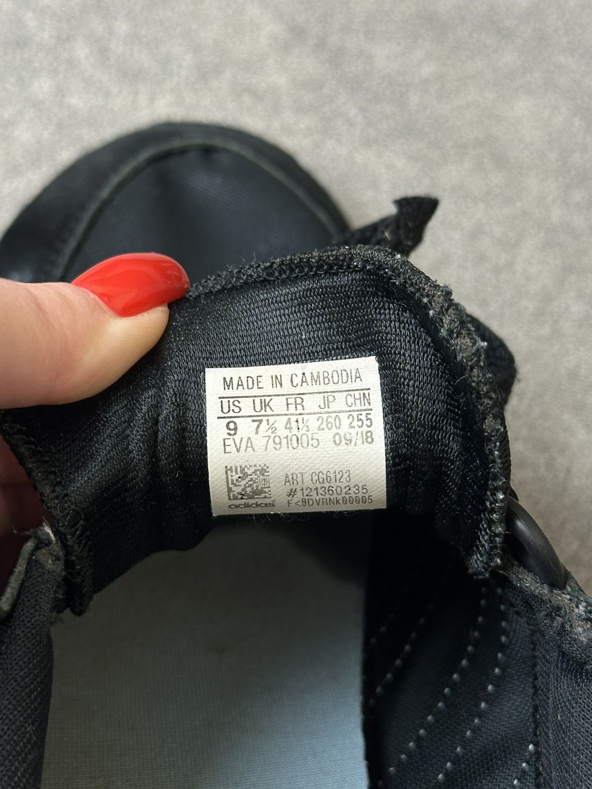 Adidas Adidas Originals Black Suede Sneakers – Vintage Y2K Style Size US 9 / EU 42 - 8 Thumbnail