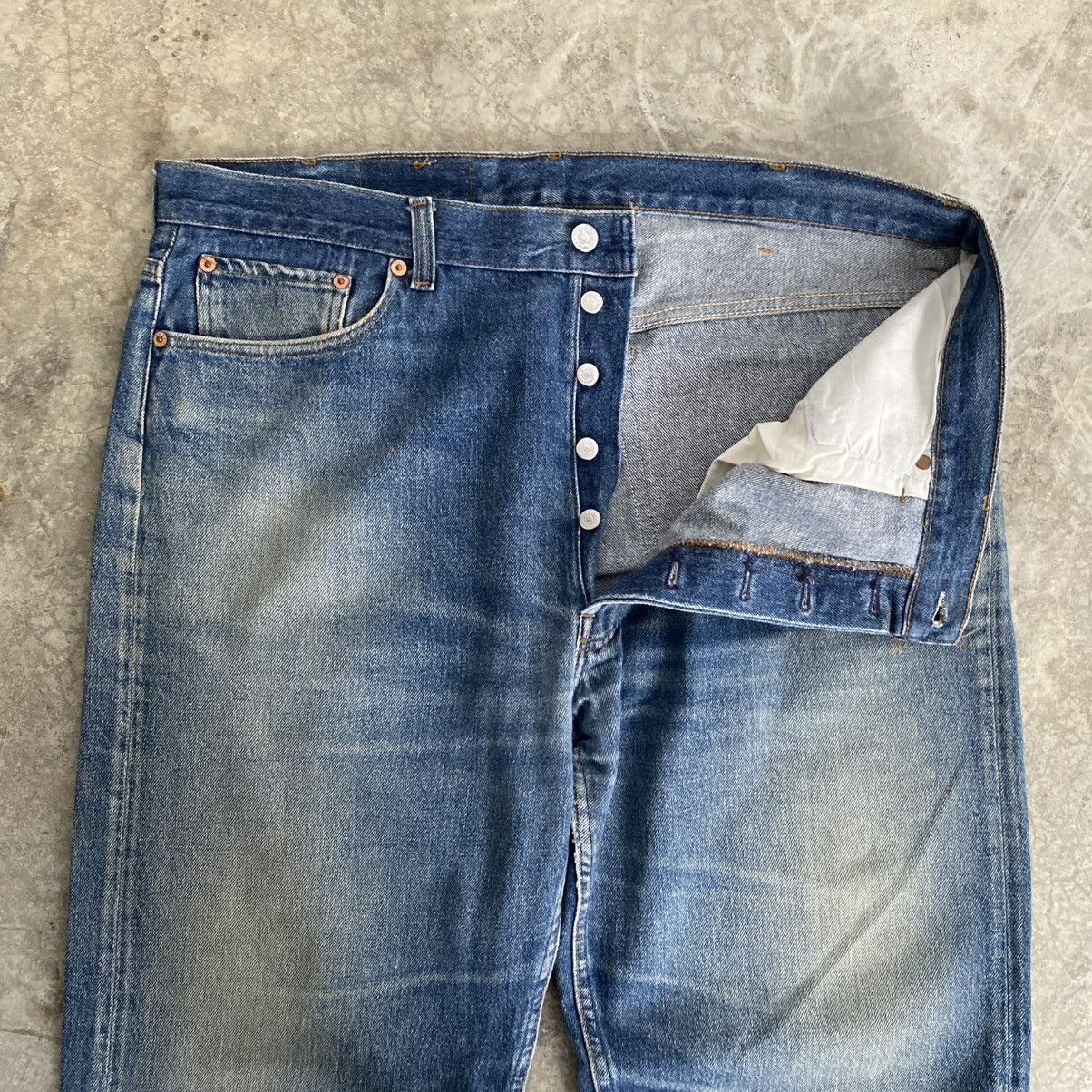 Levi's Size 39x30 Vintage 1993 Levis 501 Faded Blue Denim Jeans Size US 39 - 7 Thumbnail