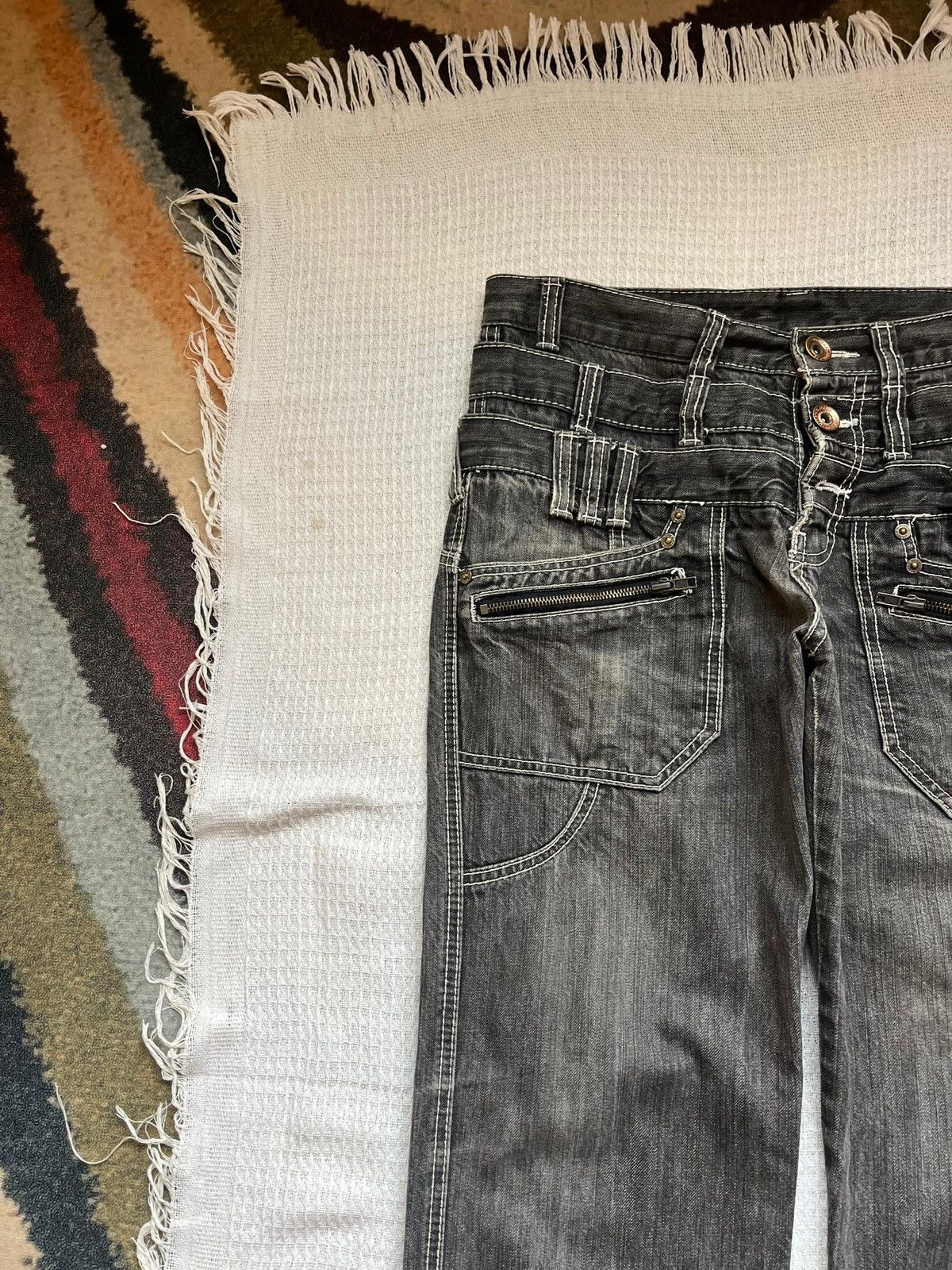 Japanese Brand Vintage Back Rush Cross Gun Triple Waist Denim Jeans Size US 33 - 3 Thumbnail