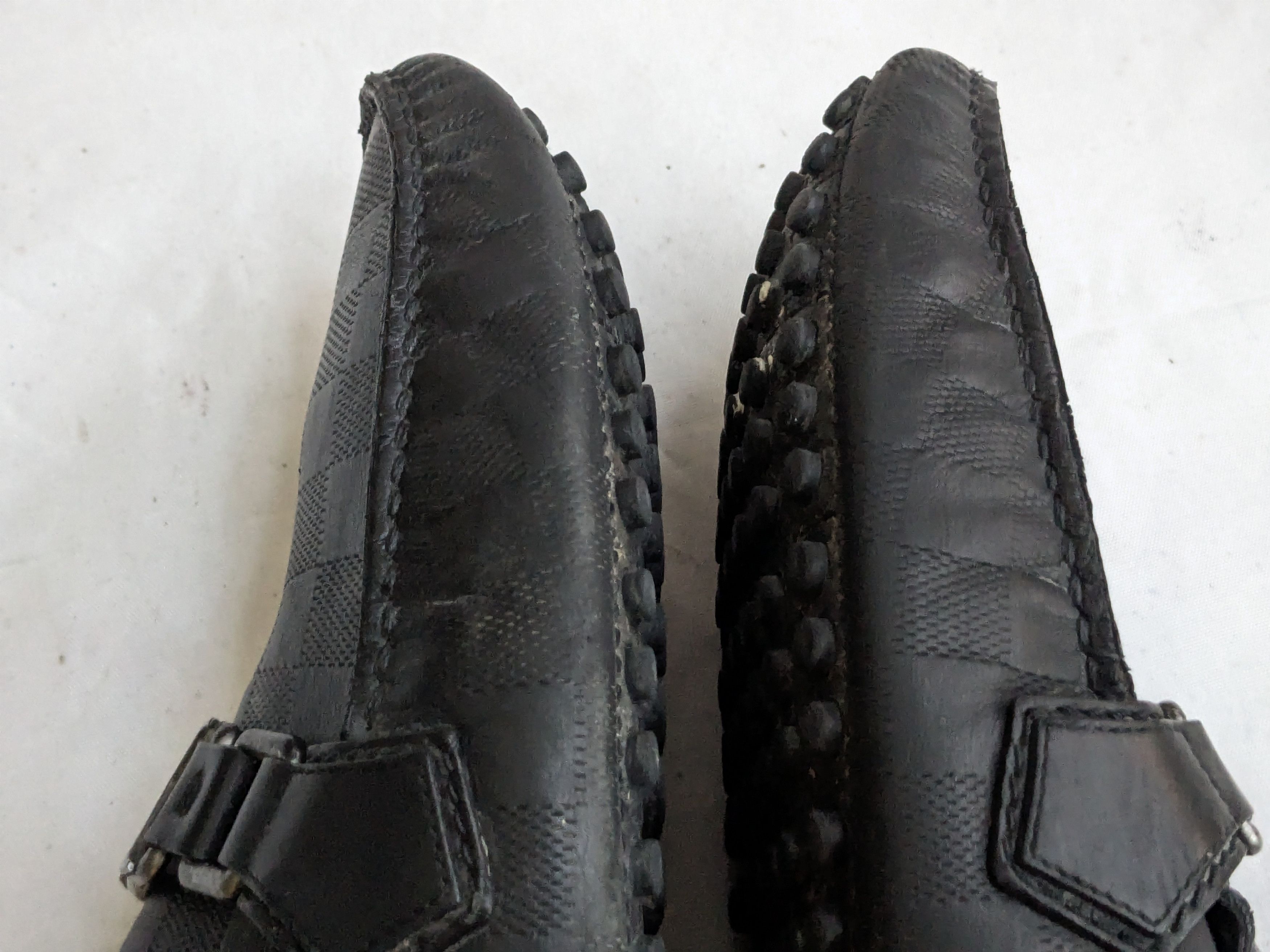 Louis Vuitton Louis Vuitton Driving Loafers Black 9 Leather LV Buckle Size US 9 / EU 42 - 3 Thumbnail