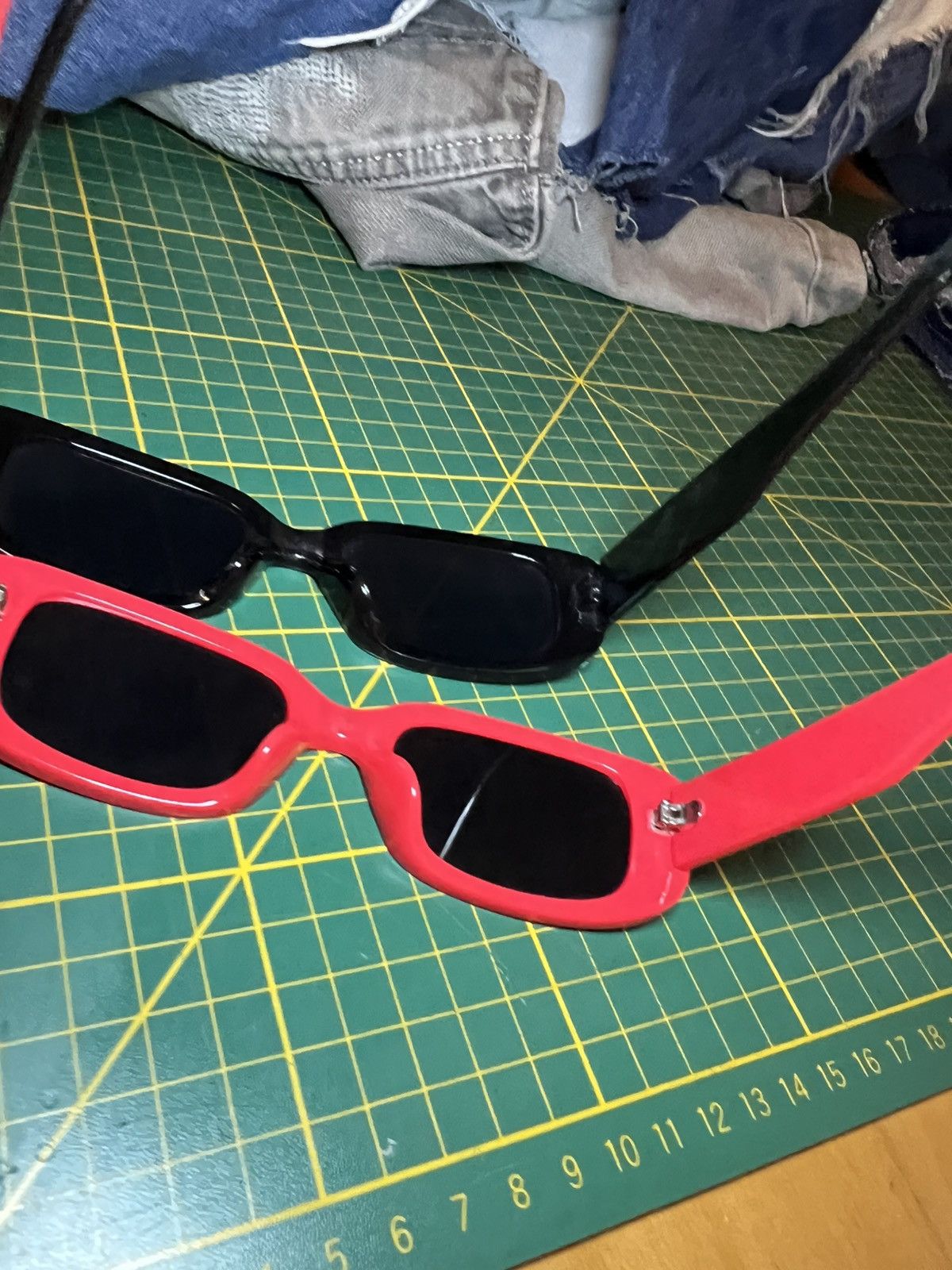 Other Pair of red and black rectangle sunglasses Size ONE SIZE - 6 Thumbnail