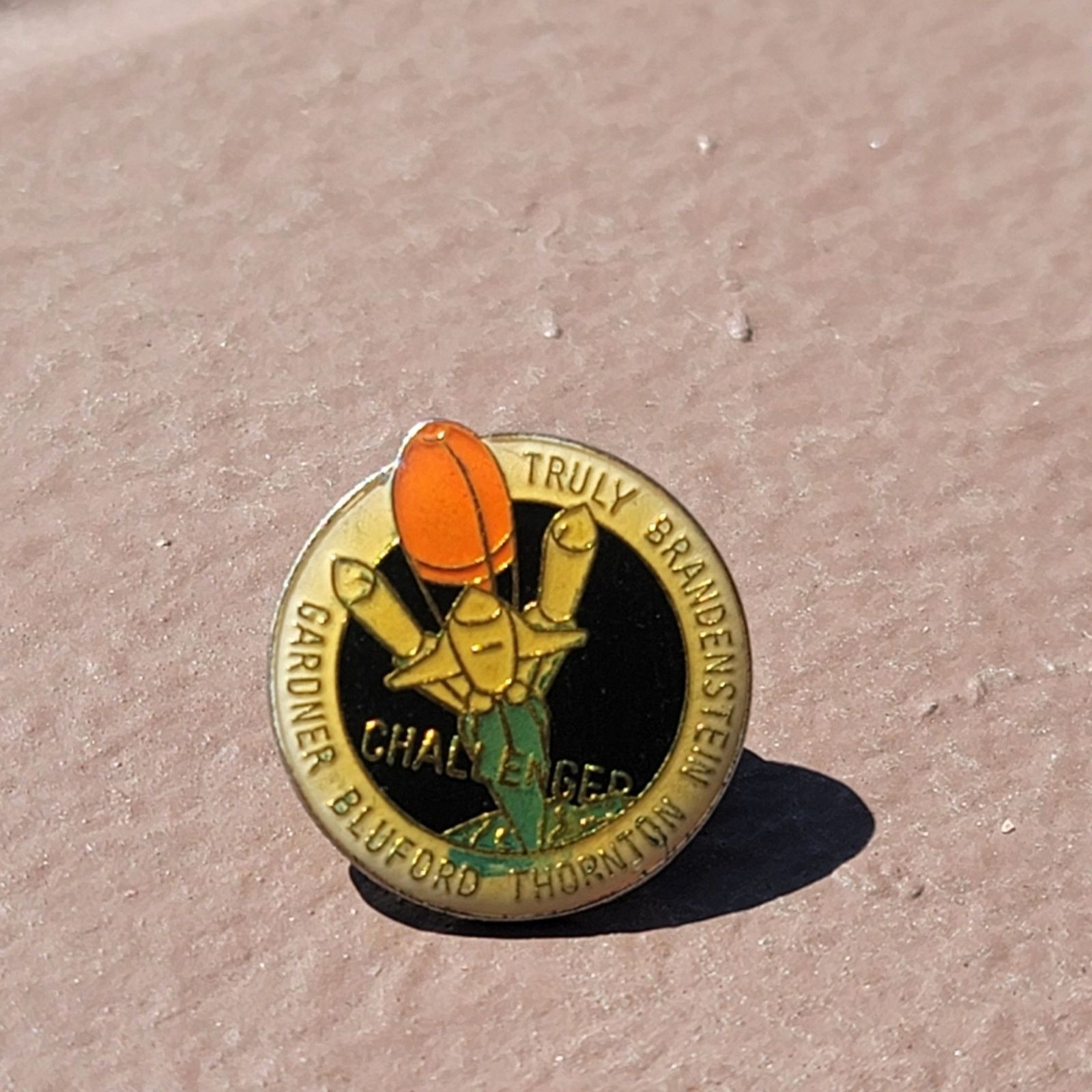 NASA Vtg NASA STS-8 Challenger Space Shuttle Lapel Pin Size ONE SIZE - 2 Thumbnail