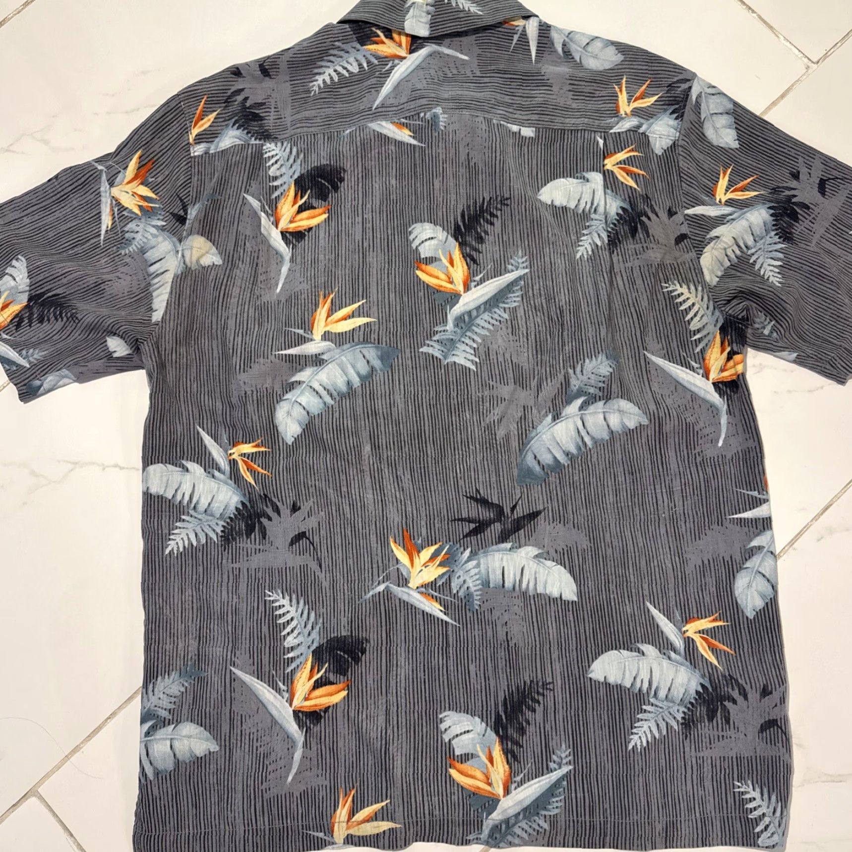 Tommy Bahama VINTAGE Tommy Bahama Shirt M Floral Silk Button-Up Hawaiian Short Sleeve Gray 100% Silk Medium Mens Size US M / EU 48-50 / 2 - 7 Thumbnail