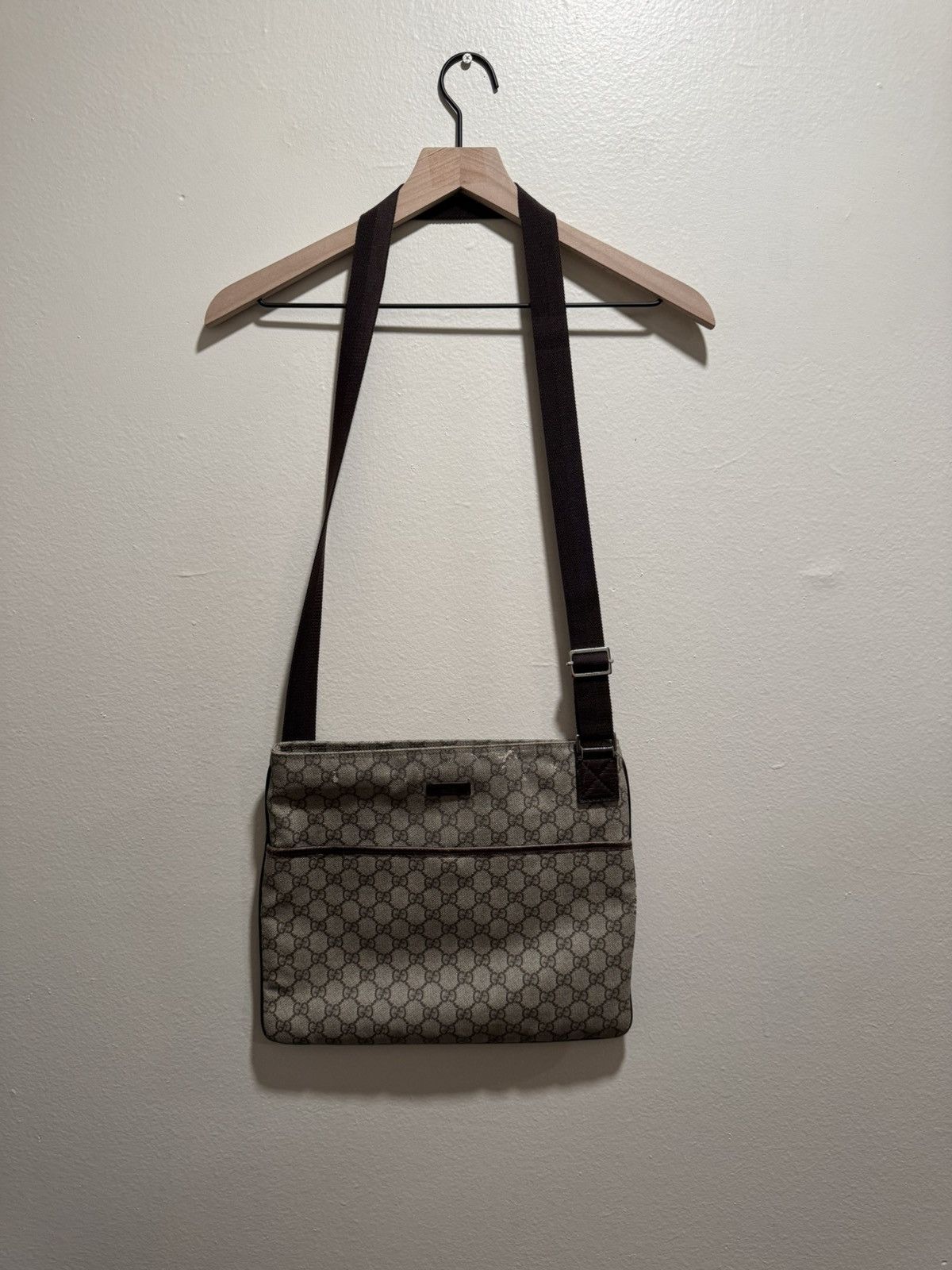 Gucci Messenger Crossbody Shoulder Bag Monogram Supreme GG in Beige, Men's