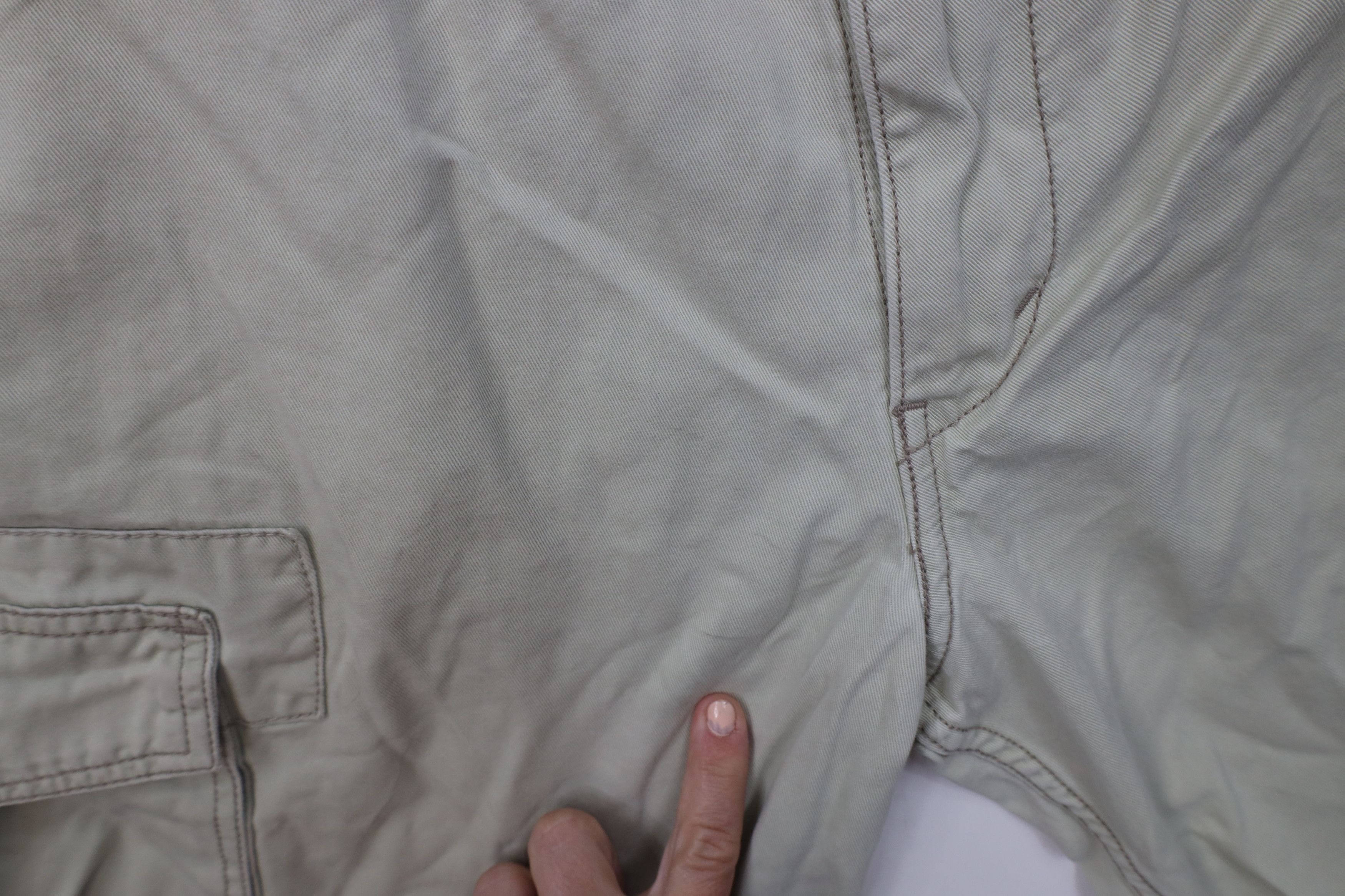 Levi's Vintage Y2K 2006 Levis Baggy Fit Cargo Shorts Beige Cotton Size US 36 / EU 52 - 7 Thumbnail