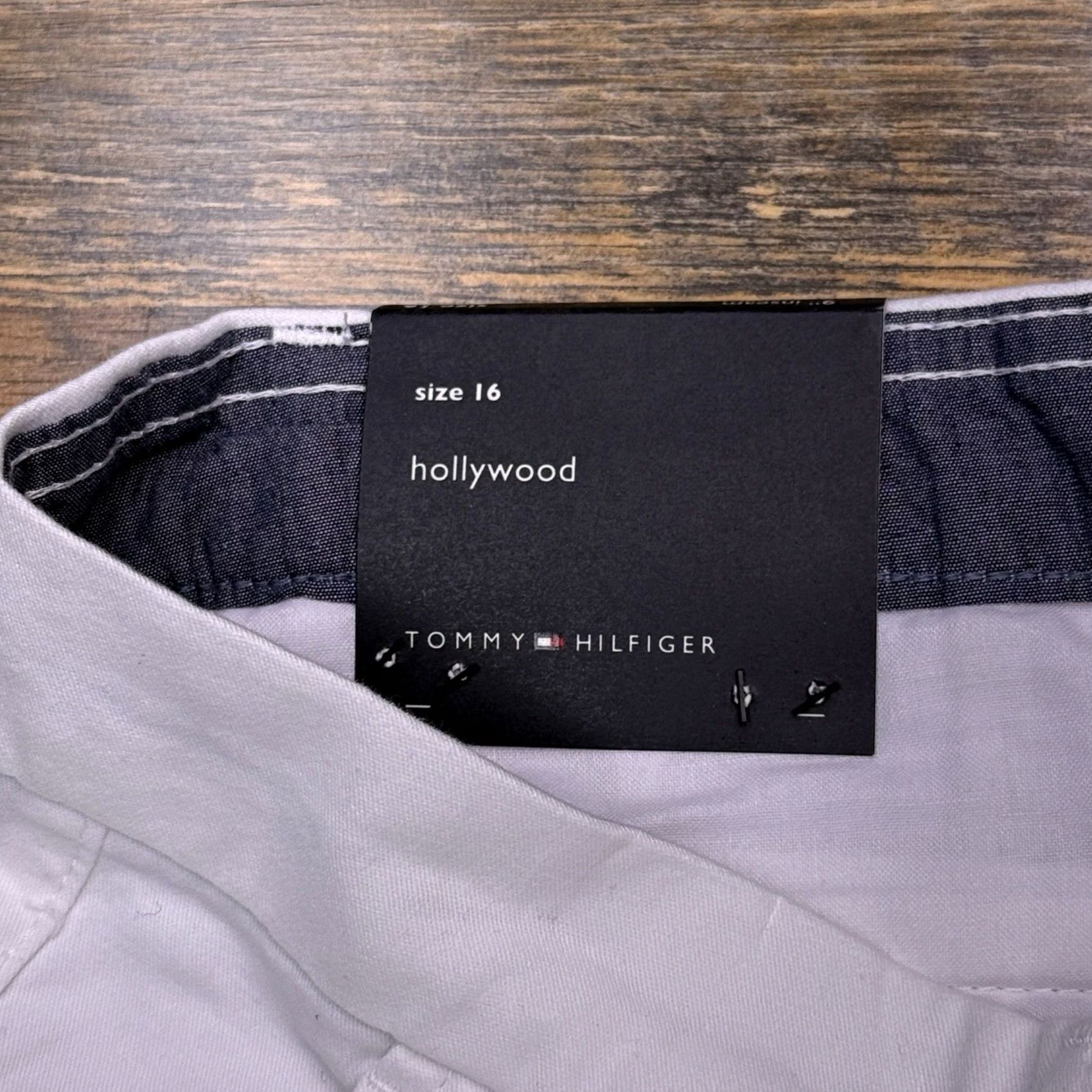 Tommy Hilfiger VINTAGE (No) not vintage; adjust accordingly. Size 38" / US 16 / IT 52 - 4 Thumbnail