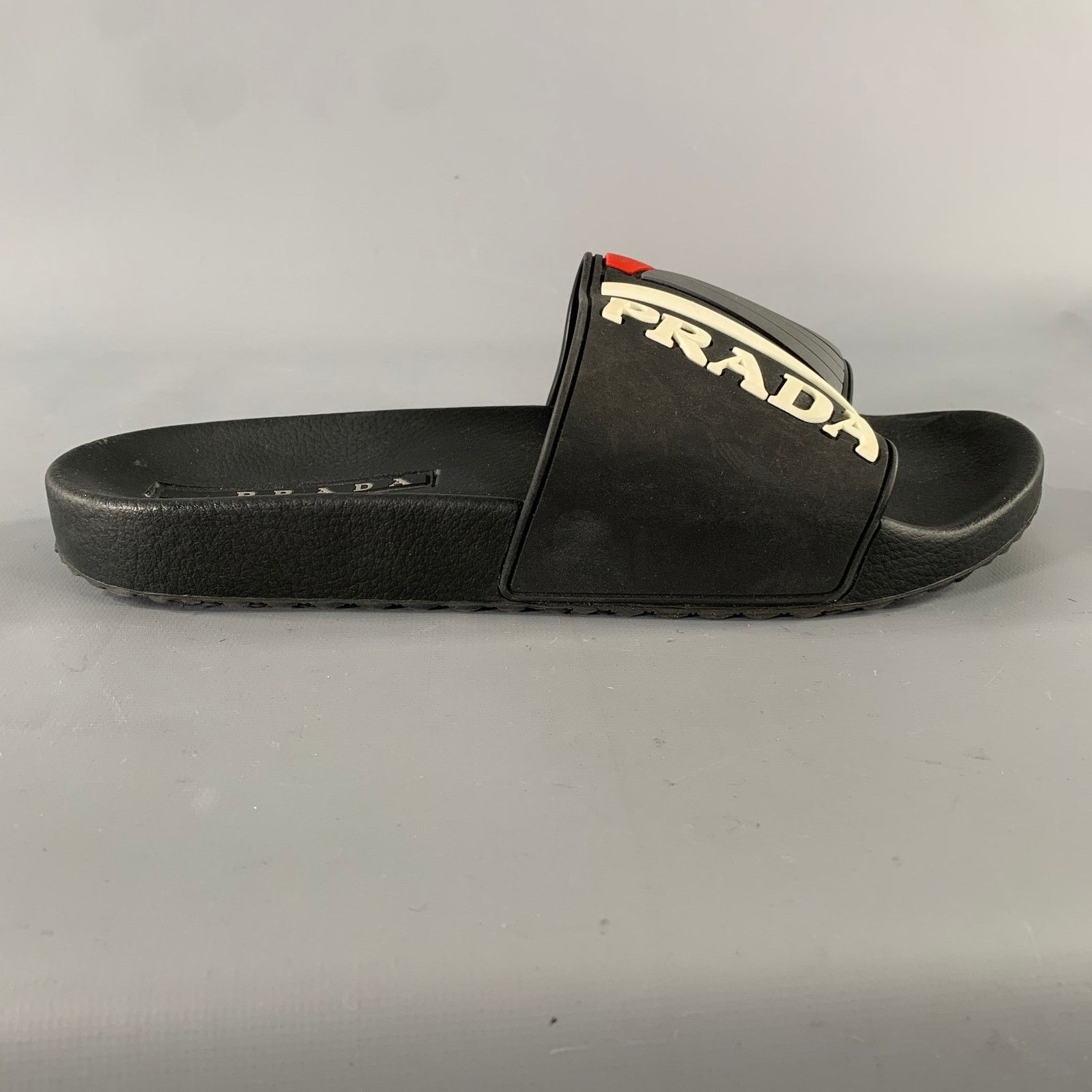 Prada PRADA Size 8 Black & White Logo Rubber Slide Sandals Size US 8 / EU 41 - 2 Thumbnail