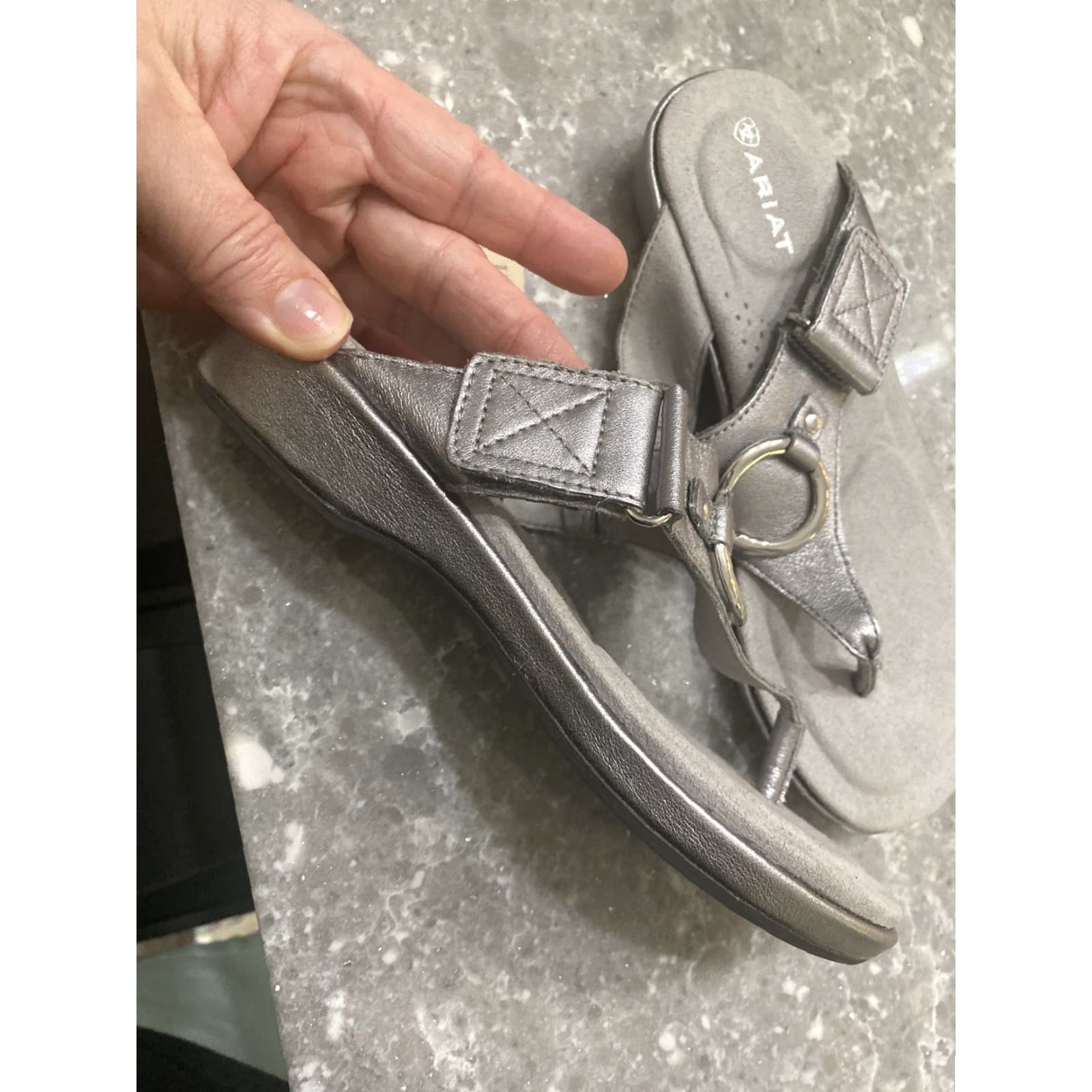Ariat Ariat Thong Sandals Silver Leather 10017469 Ring Accent adj Strap Size 6.5B NEW Size US 7 / IT 37 - 3 Thumbnail