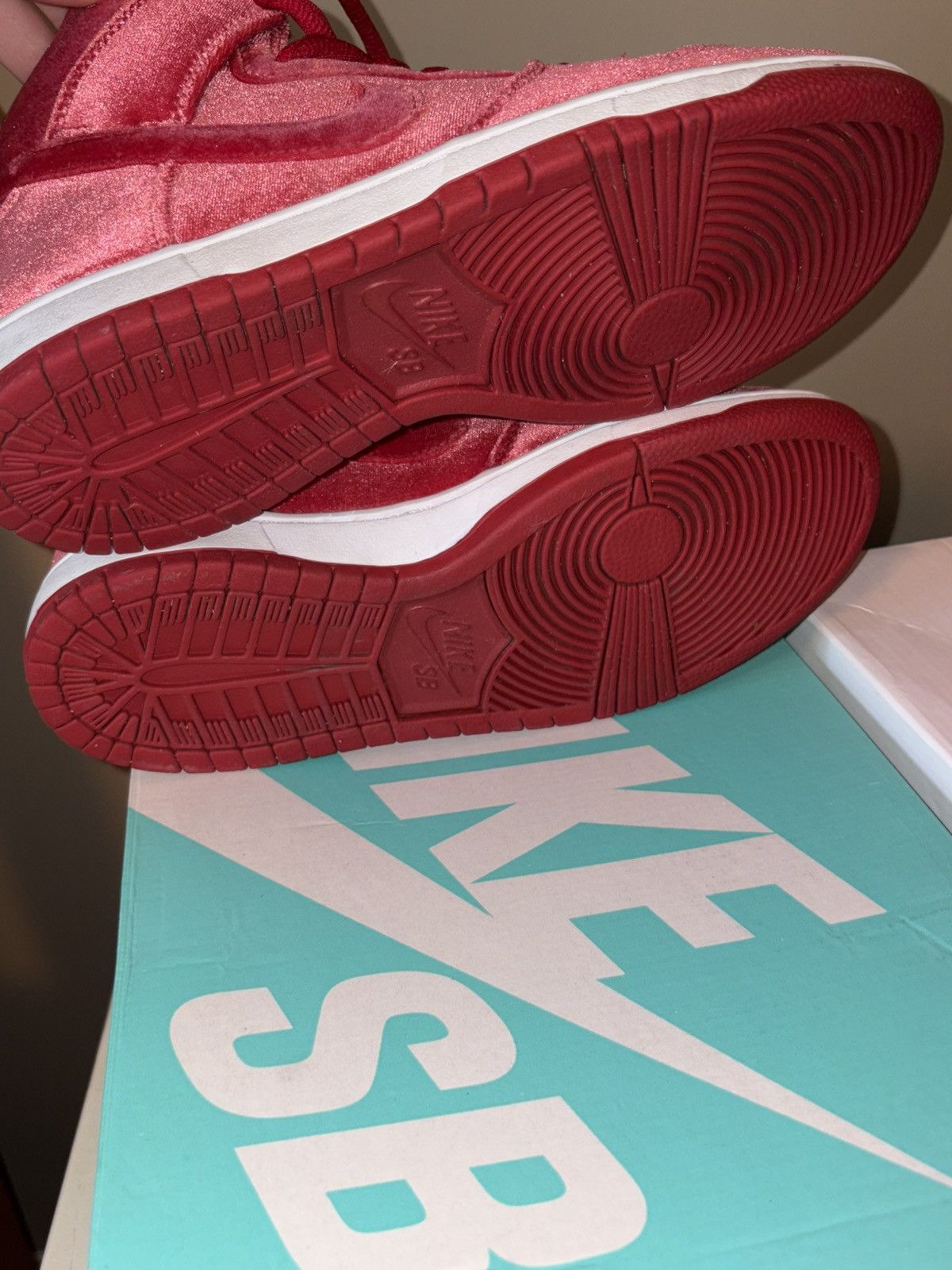 Nike SB Nike SB Dunk High Red velvet Size US 7.5 / EU 40-41 - 3 Thumbnail