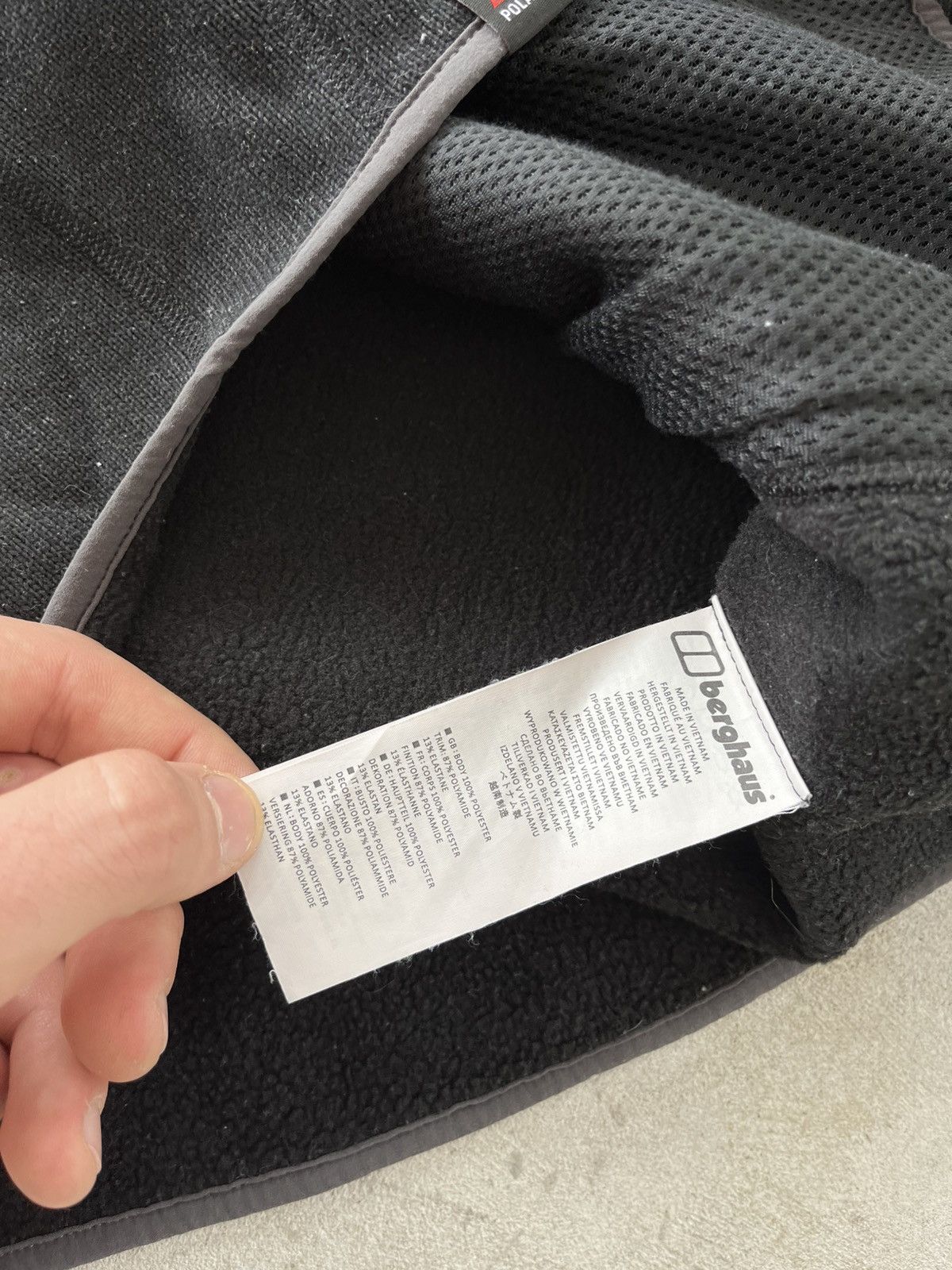 Berghaus Vintage Berghaus Polar Fleece Zip Jacket Black Outdoor Size US S / EU 44-46 / 1 - 16 Thumbnail