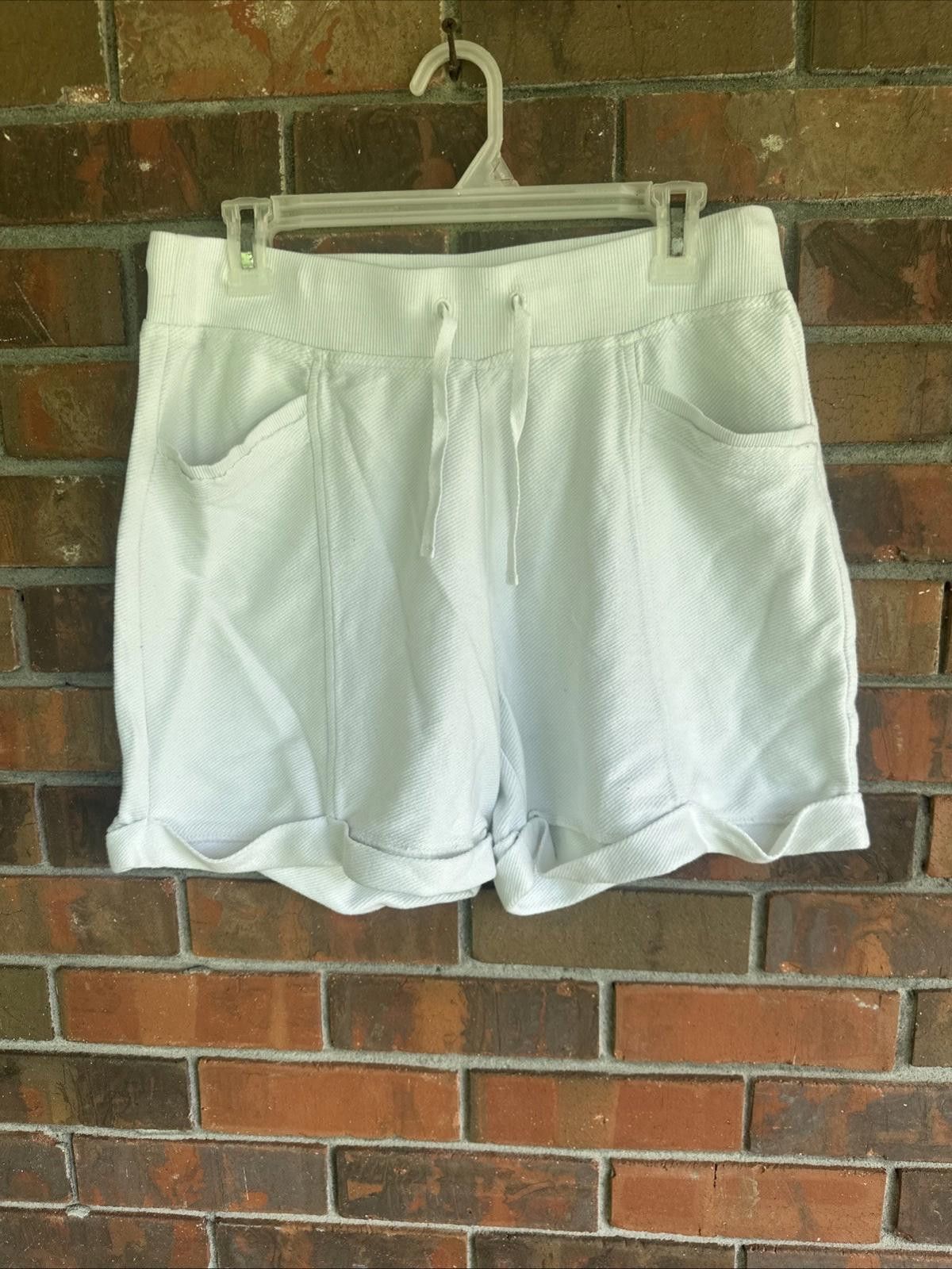 Comfort Colors Women's Shorts Medium White Comfy New Directions Size 32" / US 10 / IT 46 - 1 Thumbnail