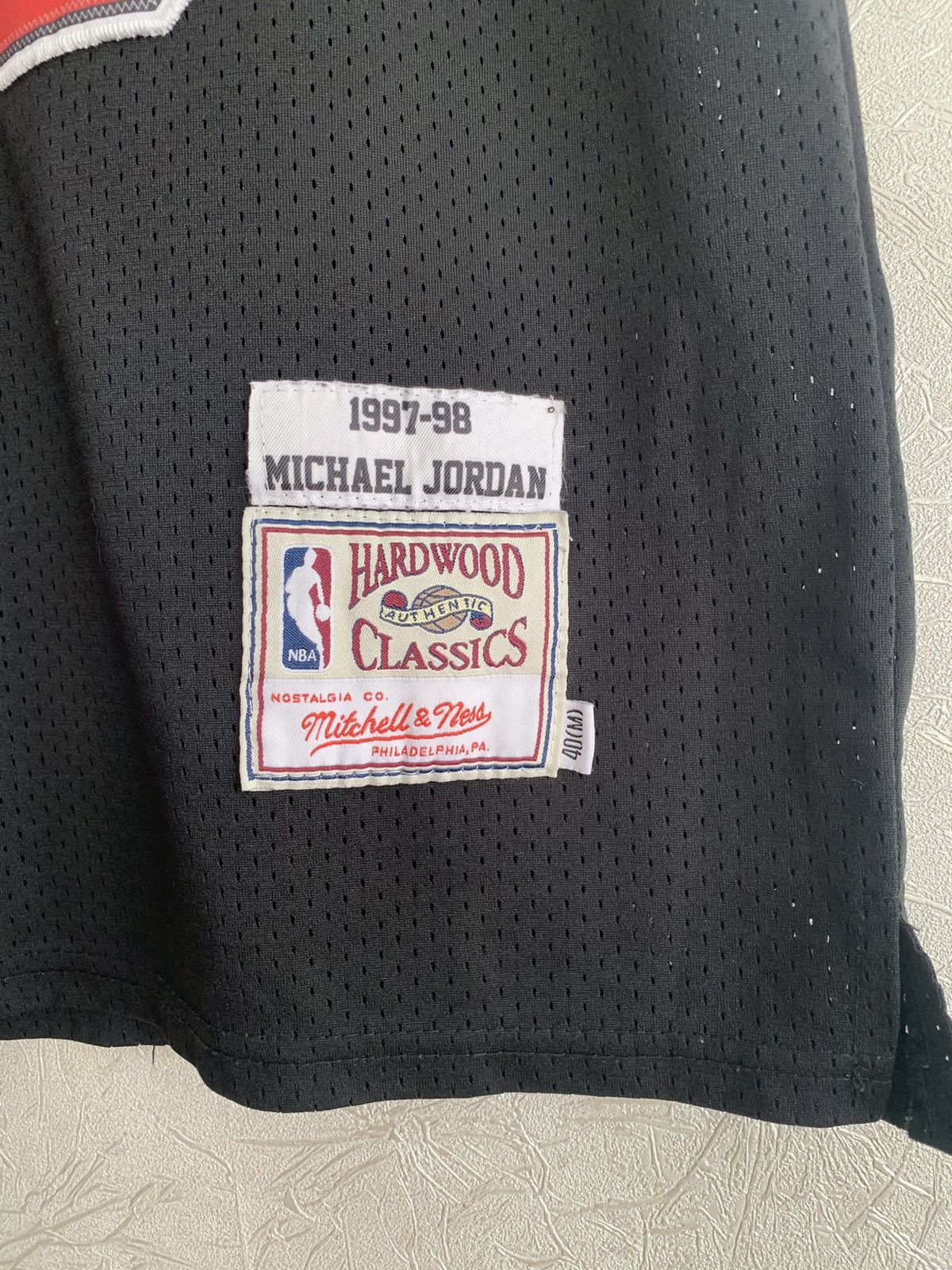 Mitchell & Ness Vintage Chicago Bulls Mitchell & Ness Michael Jordan Jersey Size US M / EU 48-50 / 2 - 6 Thumbnail