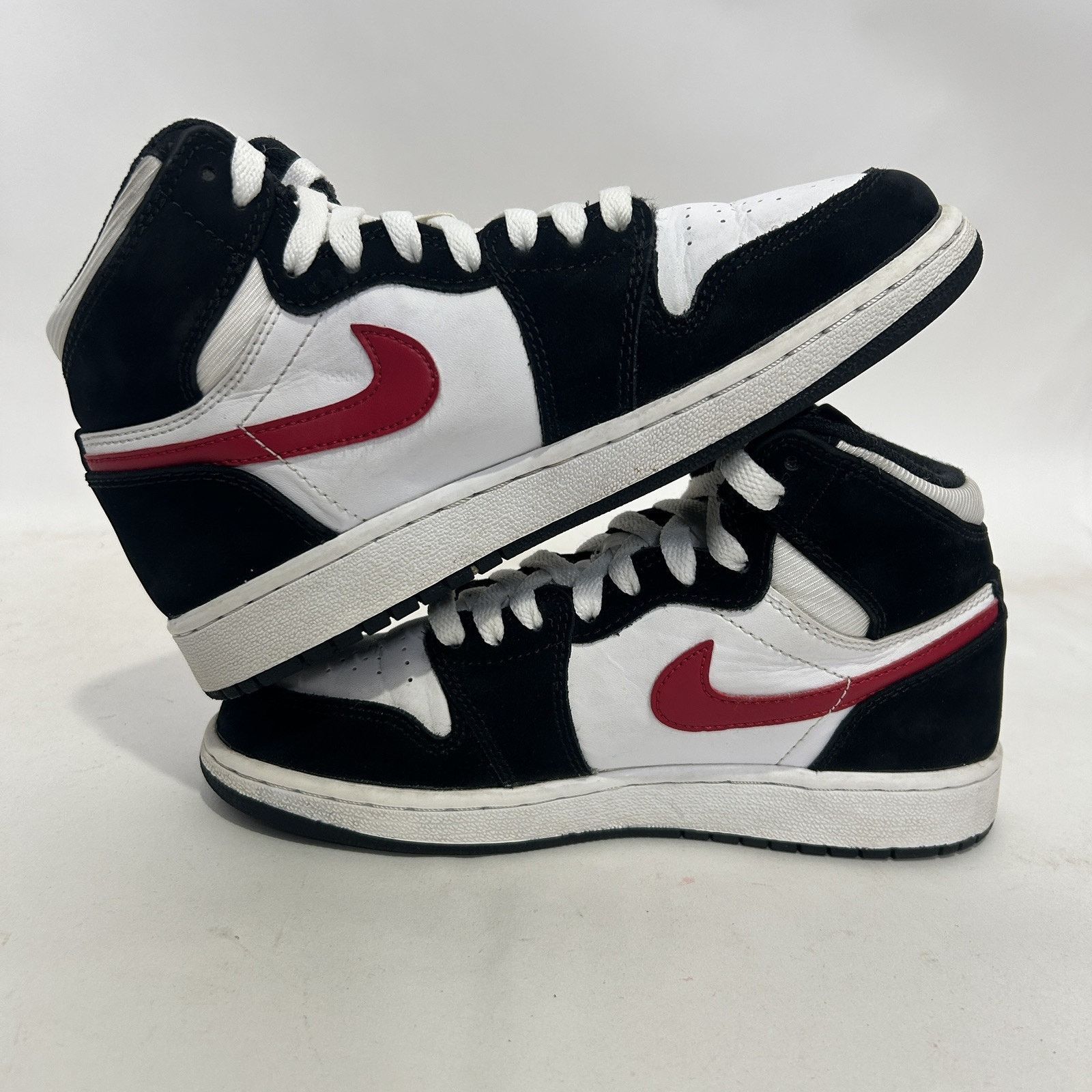 Nike Nike Air Jordan 1 Retro OG High BG “Black Red” Size US 5.5 / IT 35.5 - 3 Thumbnail