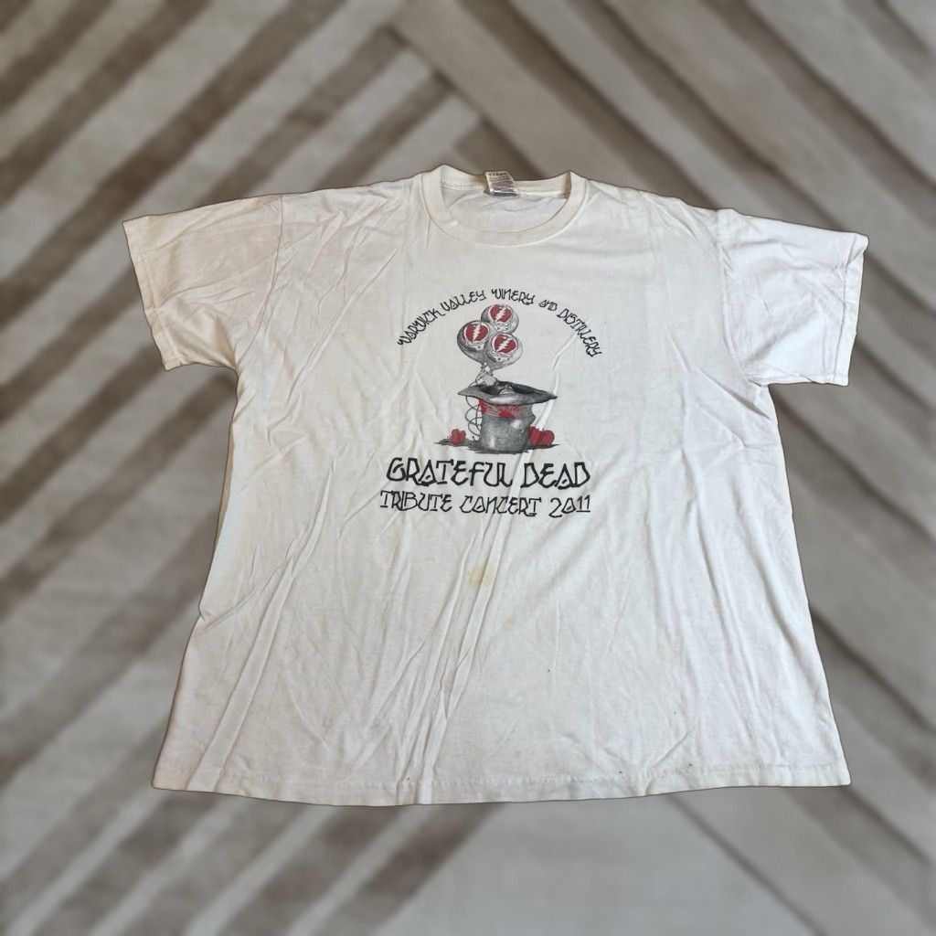 Fruit Of The Loom 2011 Grateful Dead Warwick Winery Tribute Concert T Shirt Adult 2XL Vintage White Cotton Fruit of the Loom Men Short Sleeve Crew Neck Graphic Print Size US XXL / EU 58 / 5 - 1 Thumbnail