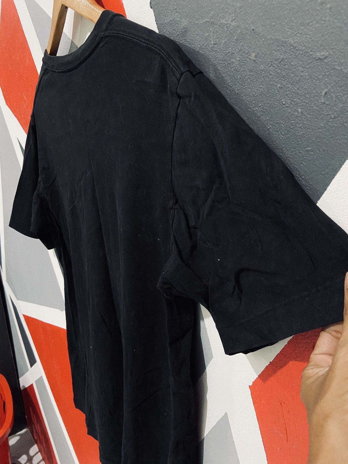 Kaws × Uniqlo Kaws X Uniqlo Short Sleeve Tee Size US L / EU 52-54 / 3 - 5 Thumbnail