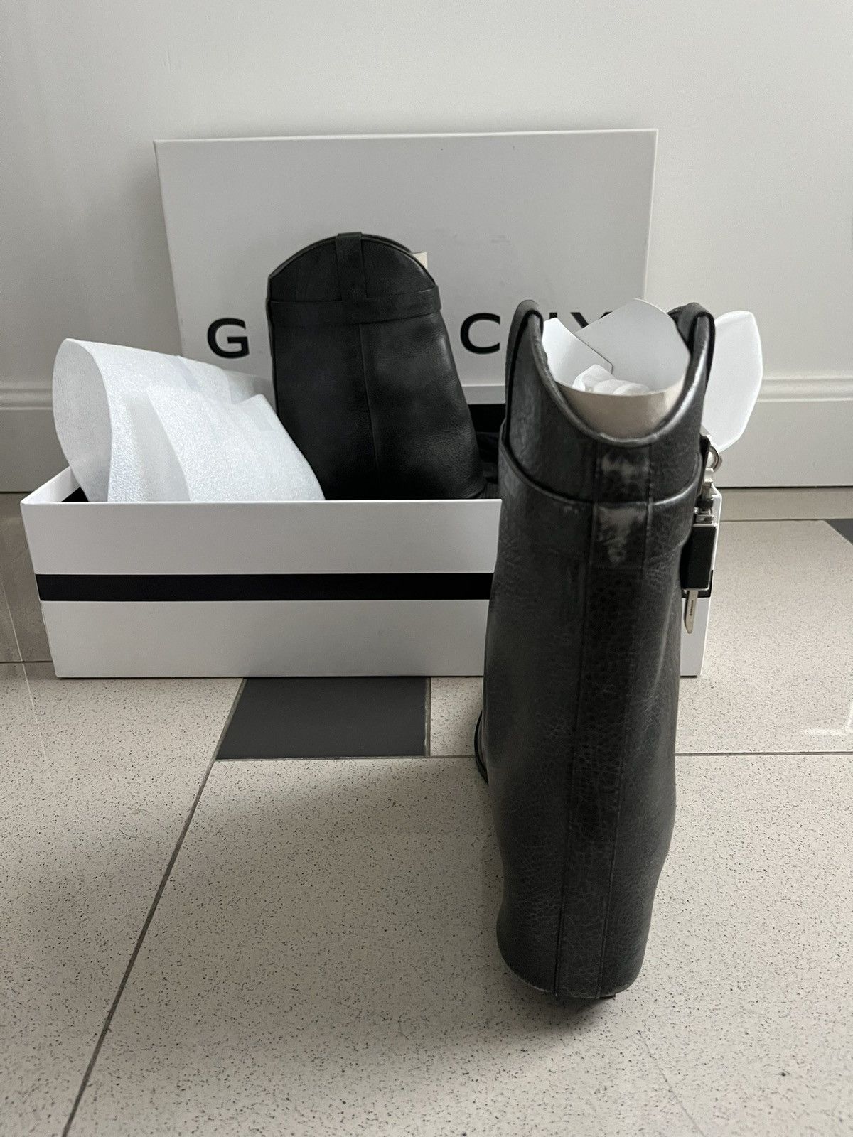 Givenchy Givenchy Shark santiague Size US 8 / IT 38 - 10 Thumbnail