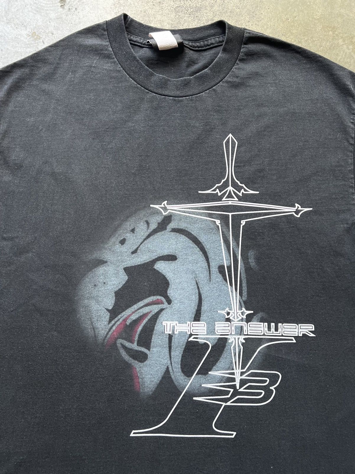 Vintage ‘00s Y2K Allen Iverson The Answer NBA Tee Shirt Reebok Size US L / EU 52-54 / 3 - 1 Thumbnail
