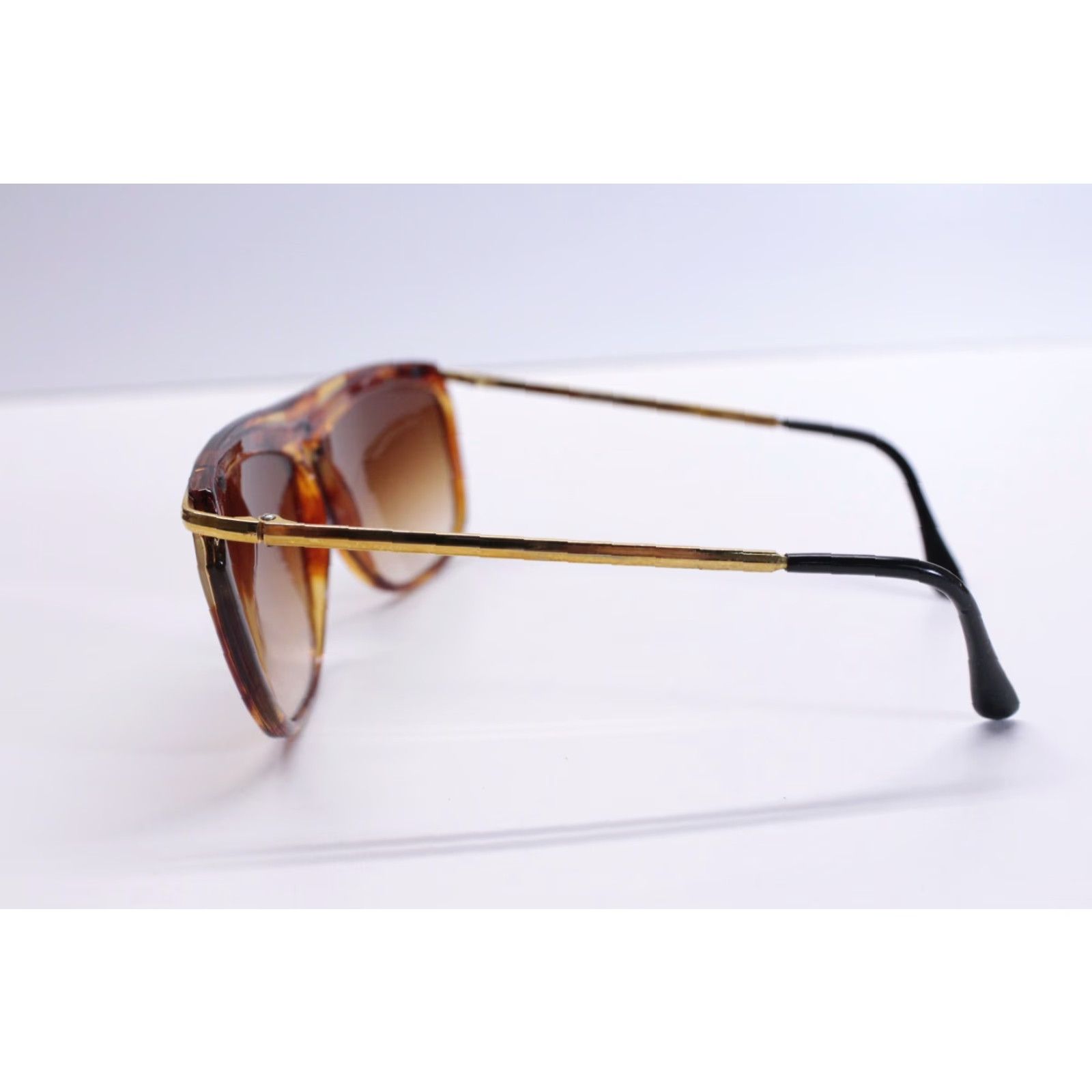 Vintage VINTAGE Sunglasses Tortoise Gold Frame Arm Fade Lens 80s 90s Retro Gambler Unisex Adult Round Metal Frame Size ONE SIZE - 4 Thumbnail