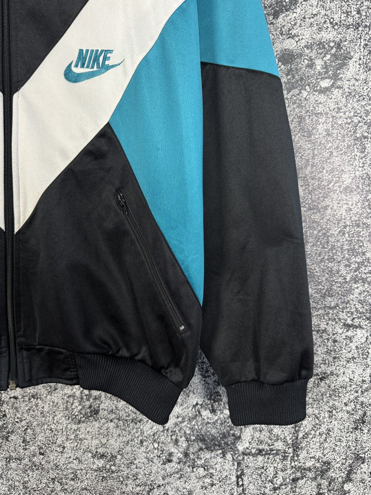 Nike Vintage 90s Nike USA Zip Up Hoodie Beaverton Oregon Size M Size US M / EU 48-50 / 2 - 6 Thumbnail
