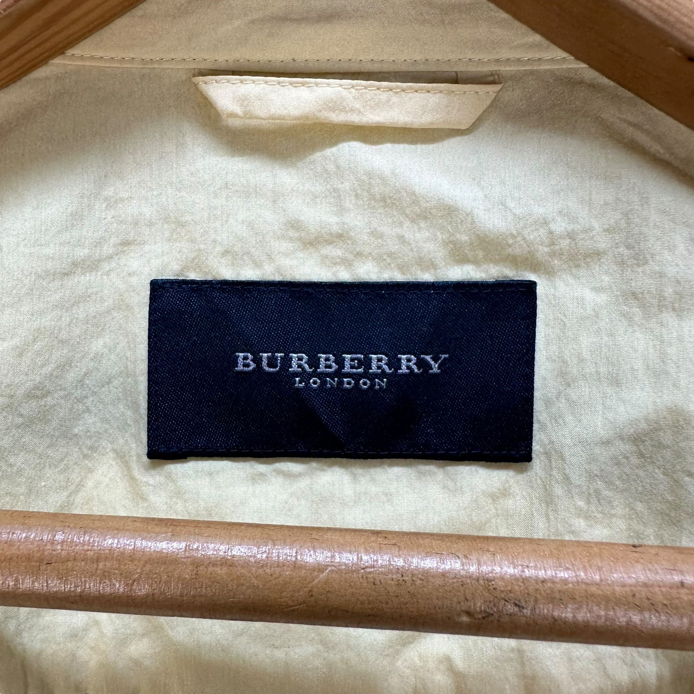 Burberry BURBERRY London Yellow Light Jacket #A45-1071 Size US S / EU 44-46 / 1 - 10 Thumbnail