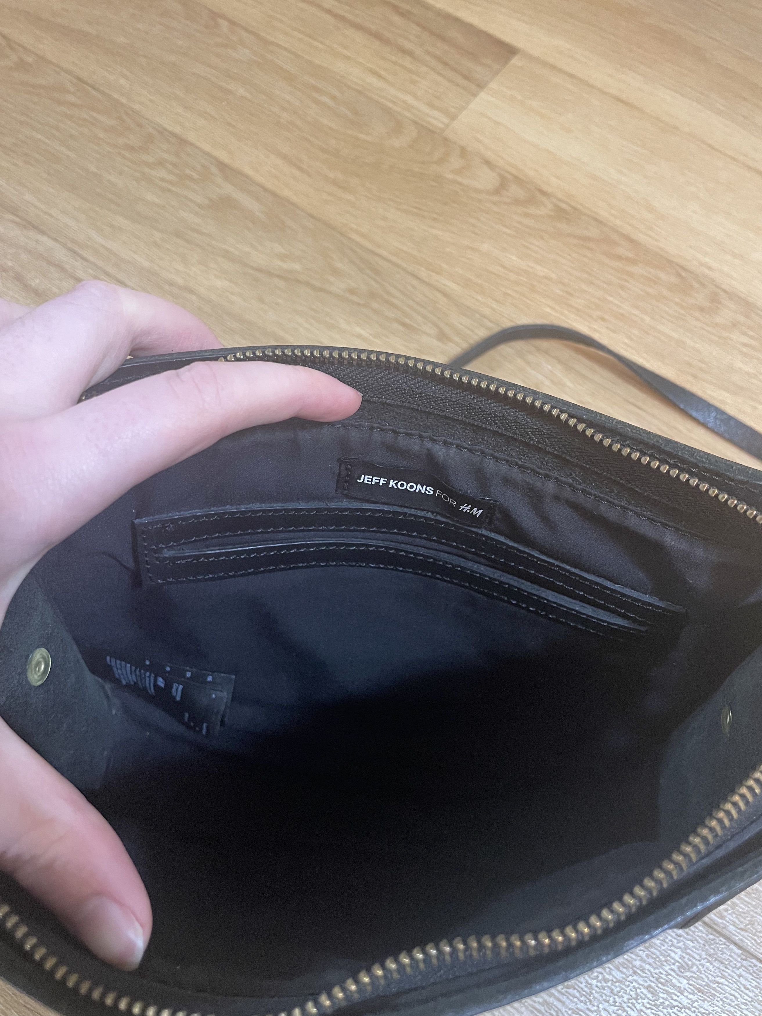 H&M Jeff Koons X H&M Balloon Dog Black Leather Crossbody Purse Size ONE SIZE - 9 Thumbnail