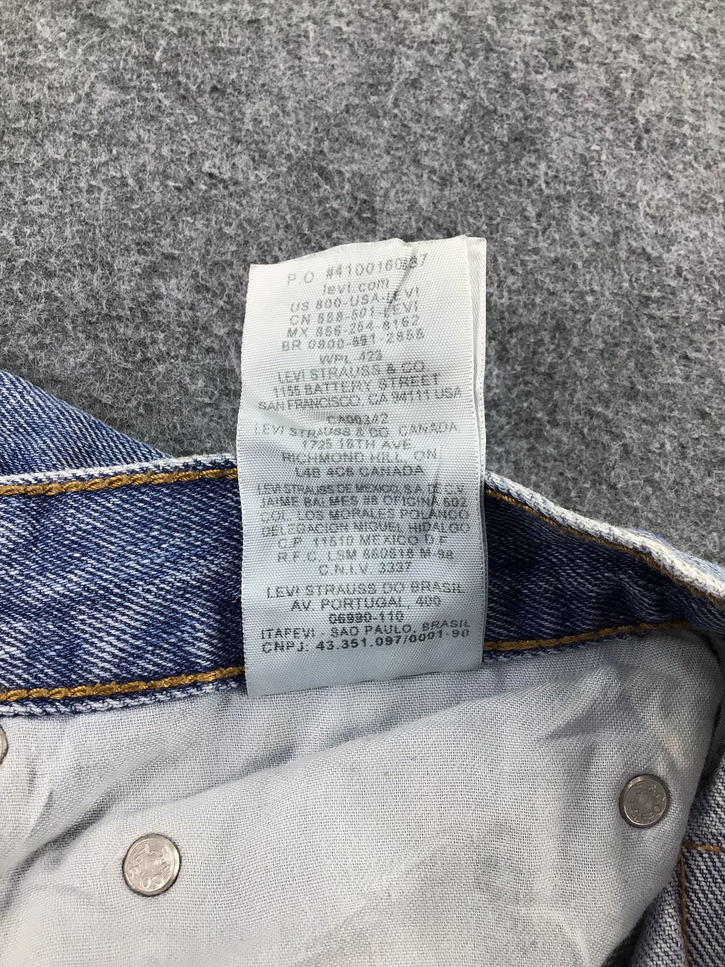 Levi's Vintage Levis 550 Jeans Faded Blue Denim KJ264 Size US 33 - 12 Thumbnail