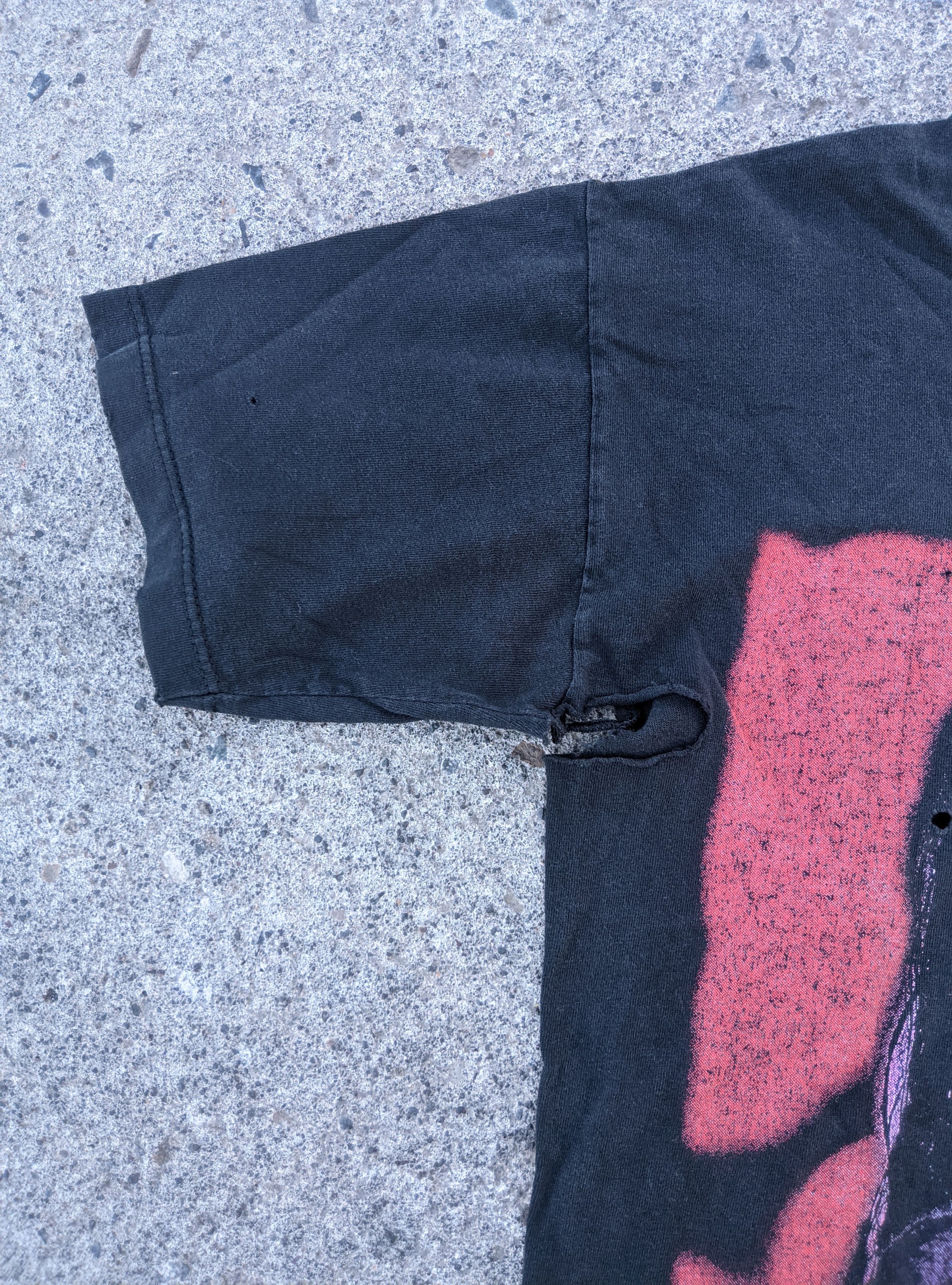 Vintage Vintage 1996 thrashed undertaker wwf wwe erd distressed Size US M / EU 48-50 / 2 - 13 Thumbnail