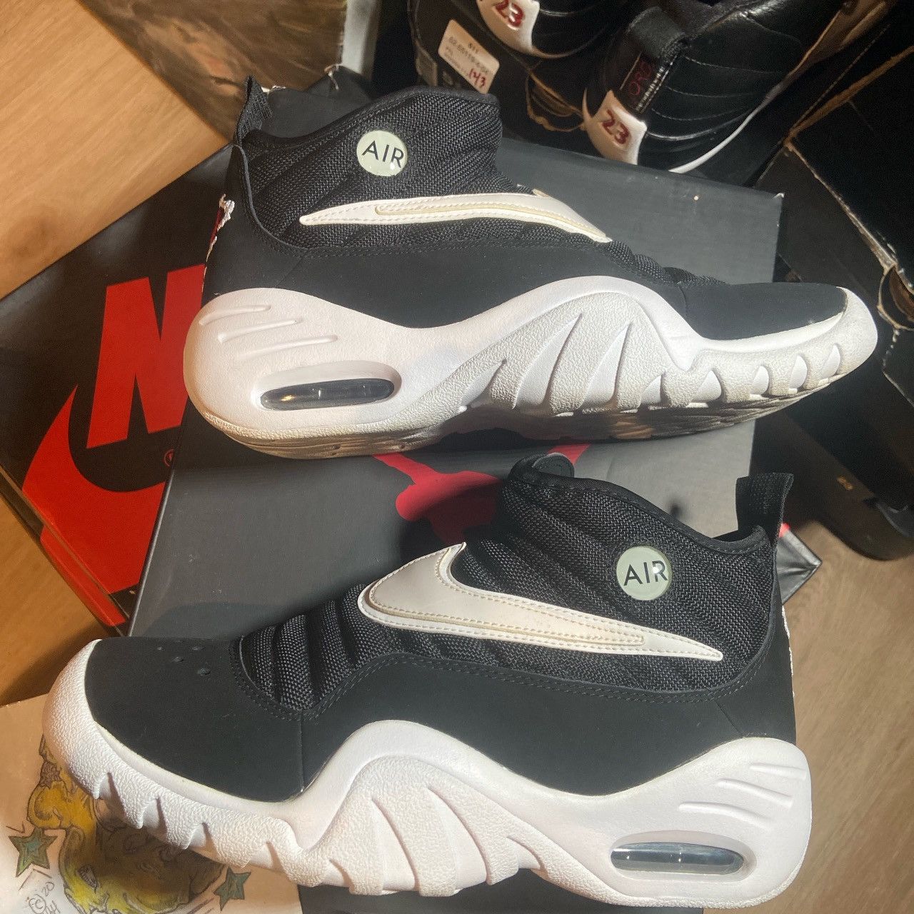 Nike Nike Air Size US 7.5 / EU 40-41 - 2 Thumbnail