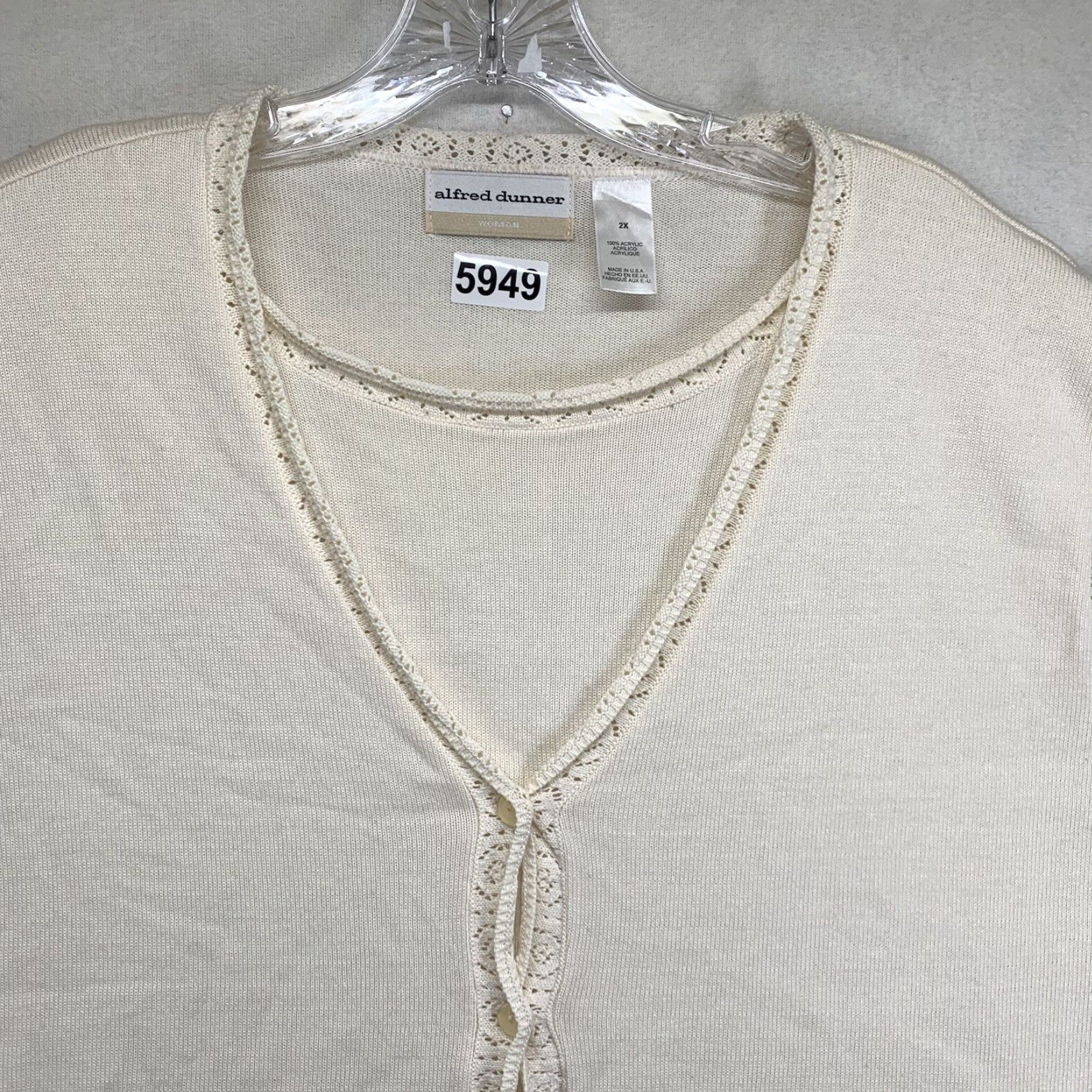 Vintage VINTAGE Alfred Dunner Women's Blouse 2X Beige Floral Embroidered Short Sleeve Knit All Seasons Size XXL / US 16-18 / IT 52-54 - 3 Thumbnail