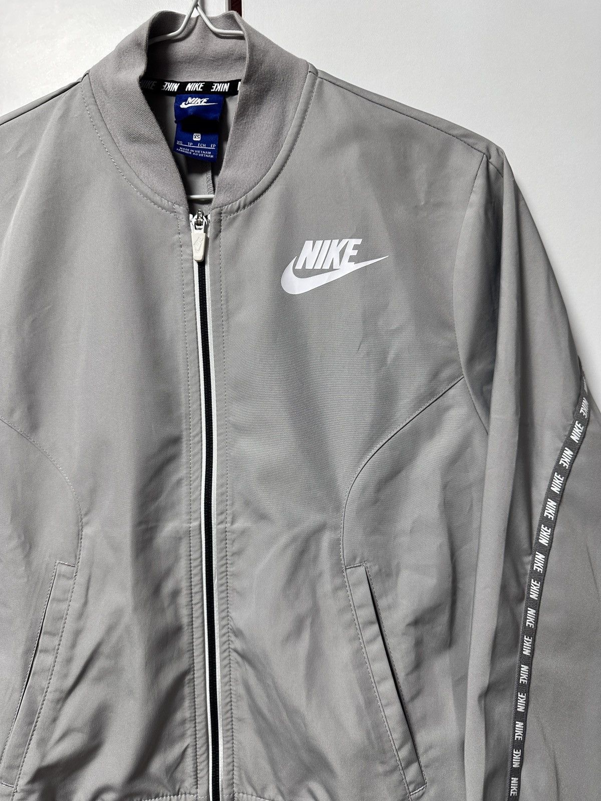 Nike Nike lightweight bomber jacket, perfect condition, size xs Size XS / US 0-2 / IT 36-38 - 4 Thumbnail