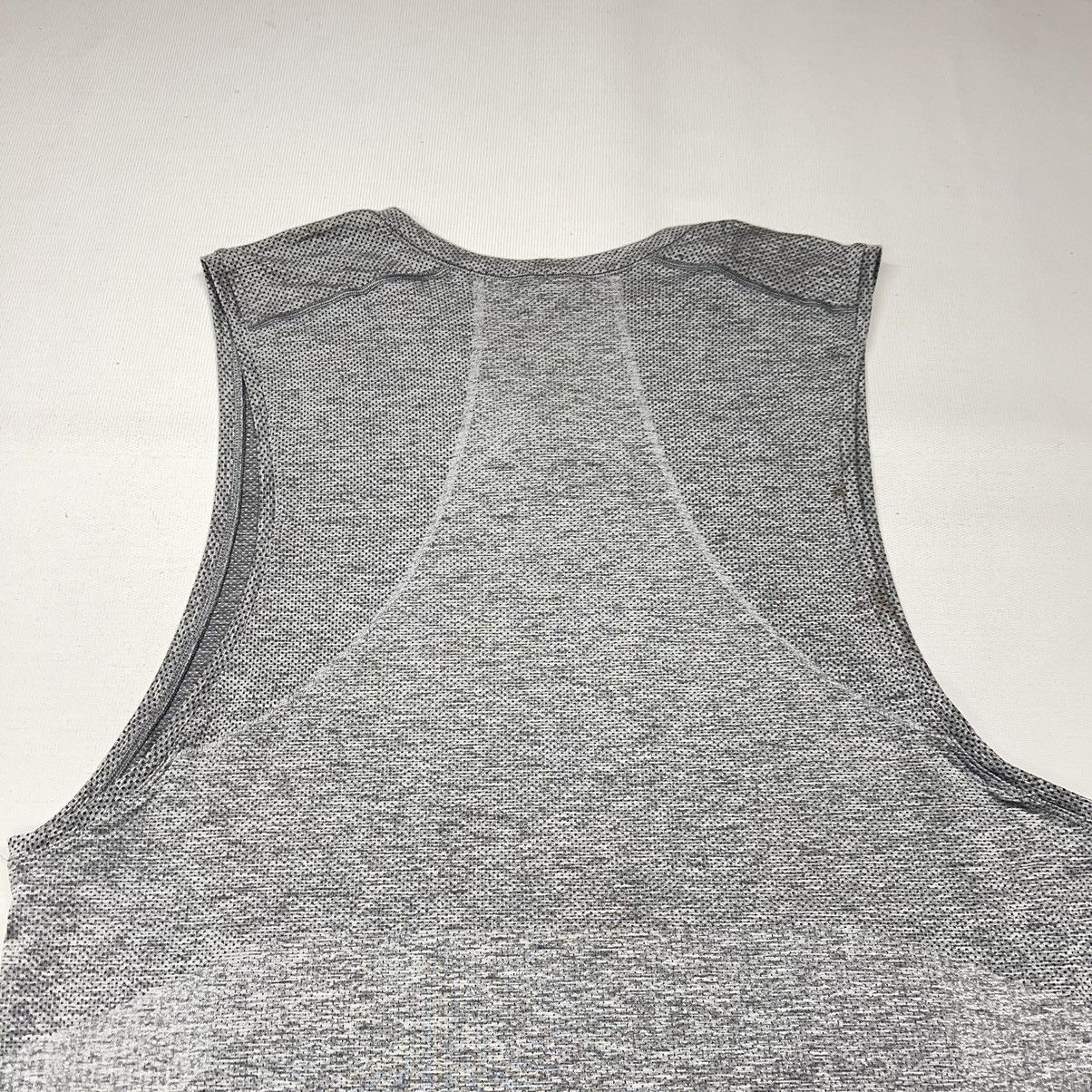 Lululemon LuluLemon Metal Vent Tech Sleeveless 2.0 Tee Shirt Tank Top Size US XL / EU 56 / 4 - 14 Thumbnail