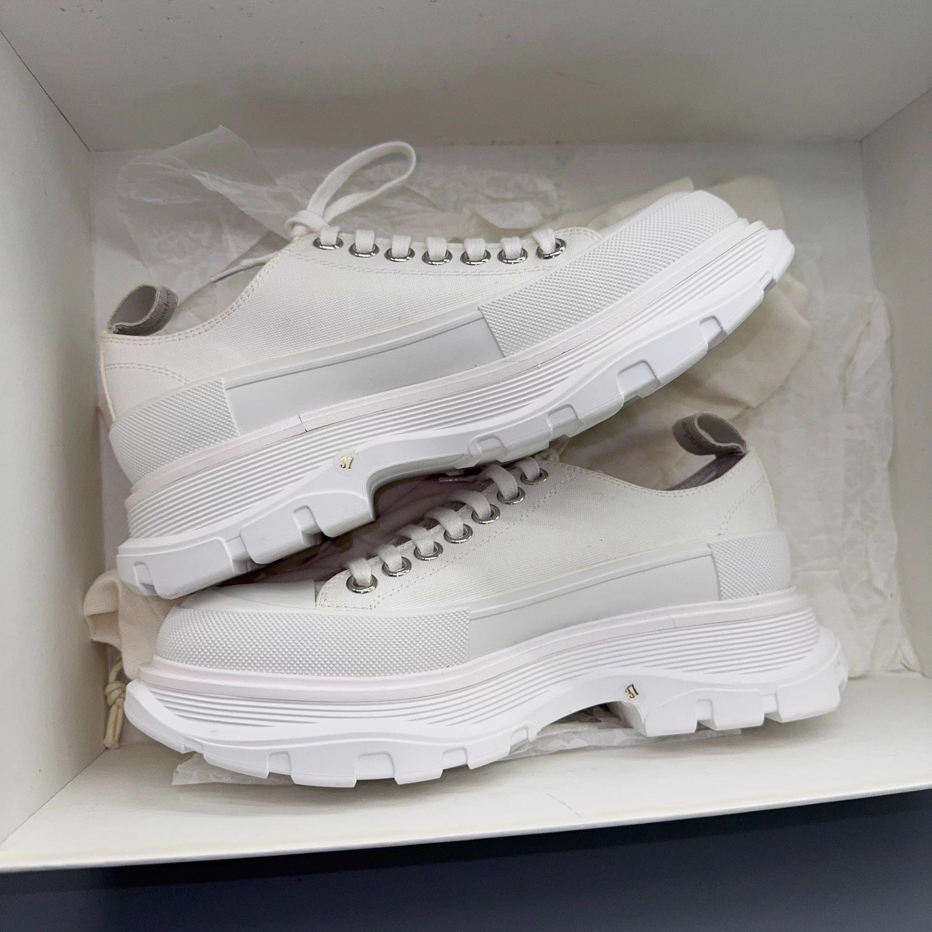 Alexander McQueen Alexander McQueen Tread Slick Canvas White Size US 6 / IT 36 - 6 Thumbnail