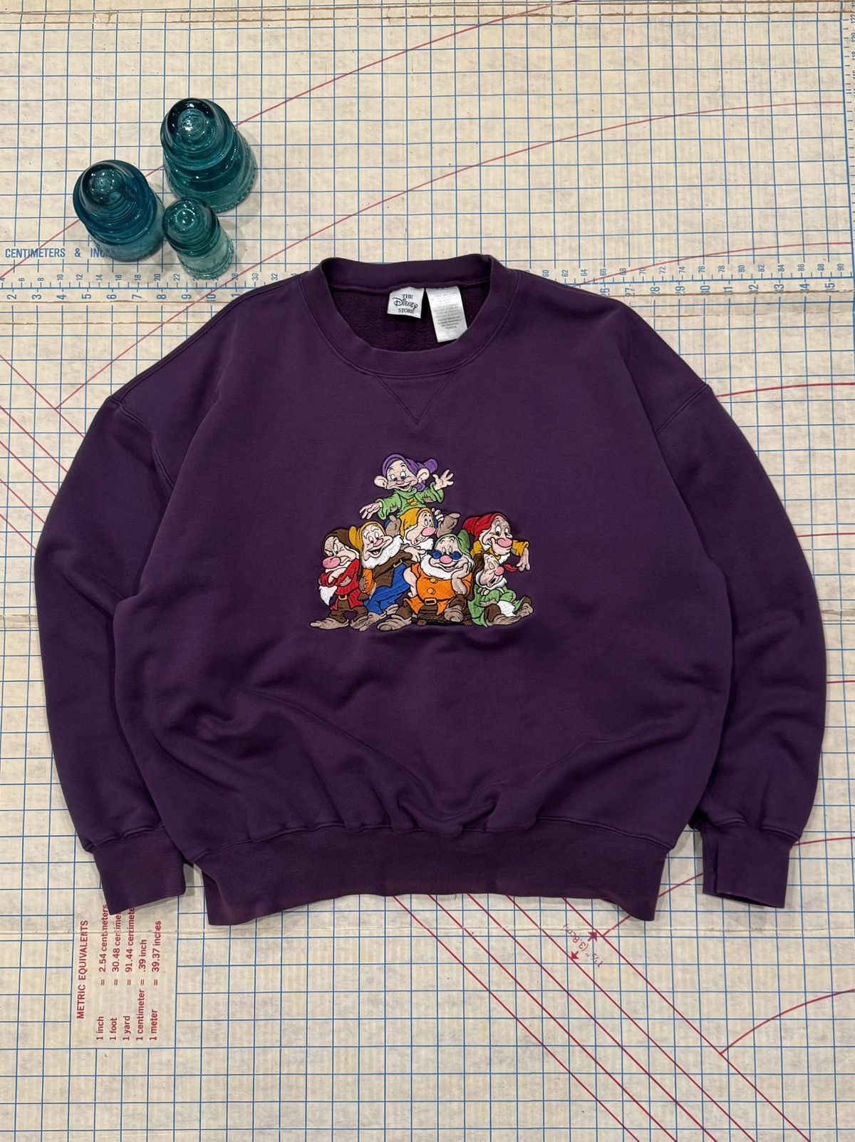 Disney The Disney Store The Seven Dwarfs Embroidered Crewneck Purpl Size US XL / EU 56 / 4 - 1 Thumbnail