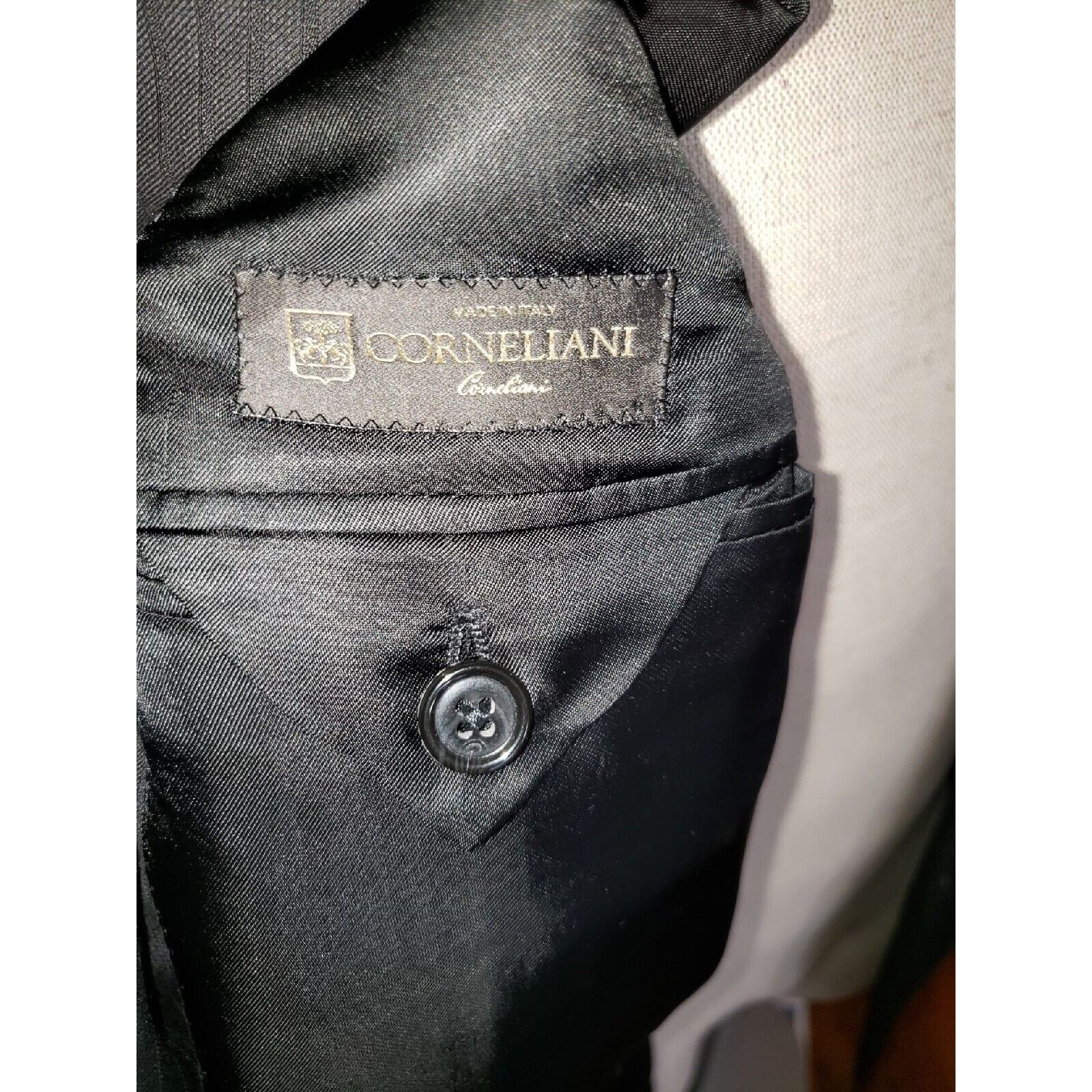 Corneliani Corneliani 100% Virgin Wool Size 46L ($1400 Original Price) Size 46L - 3 Thumbnail