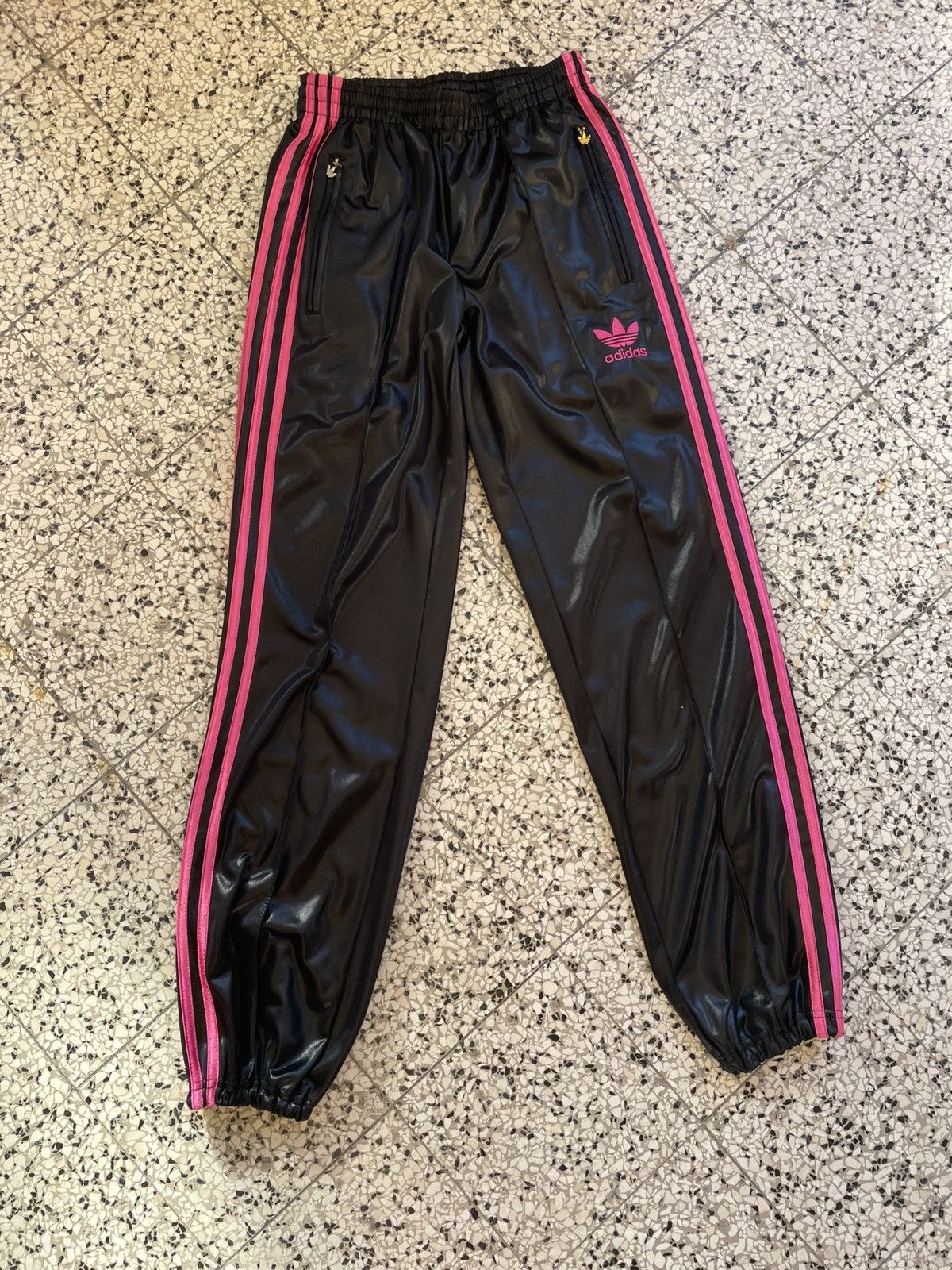 Adidas Rare Adidas CHILE62 S black and pink coated sweatpants Size 26" / US 2 / IT 38 - 2 Thumbnail