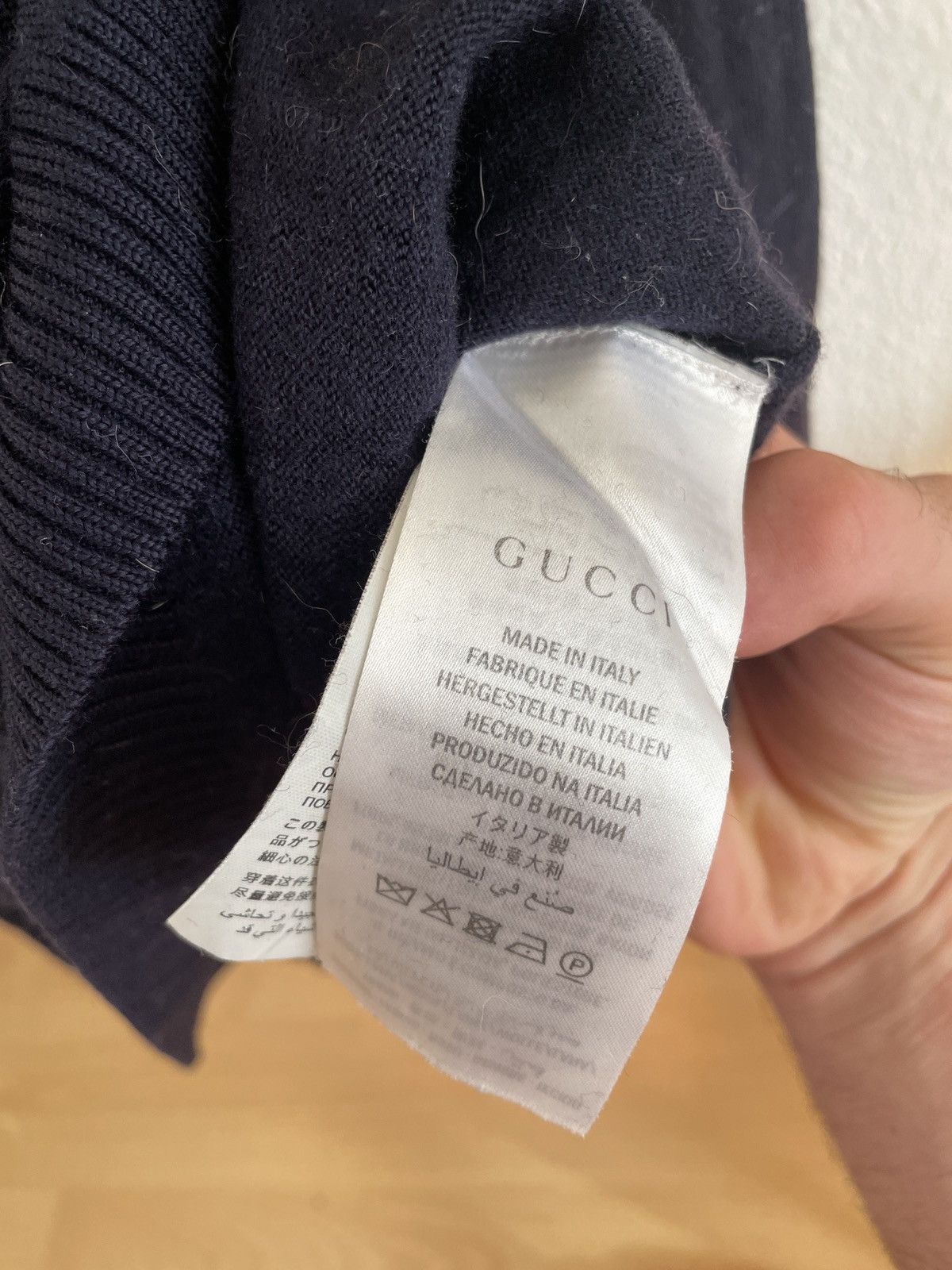 Gucci Bee embroidery V-neck sweater Size US M / EU 48-50 / 2 - 2 Thumbnail