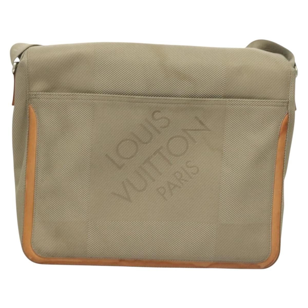 Louis Vuitton LOUIS VUITTON Damier Geant Messager Nm Shoulder Bag Gray Size ONE SIZE - 2 Thumbnail
