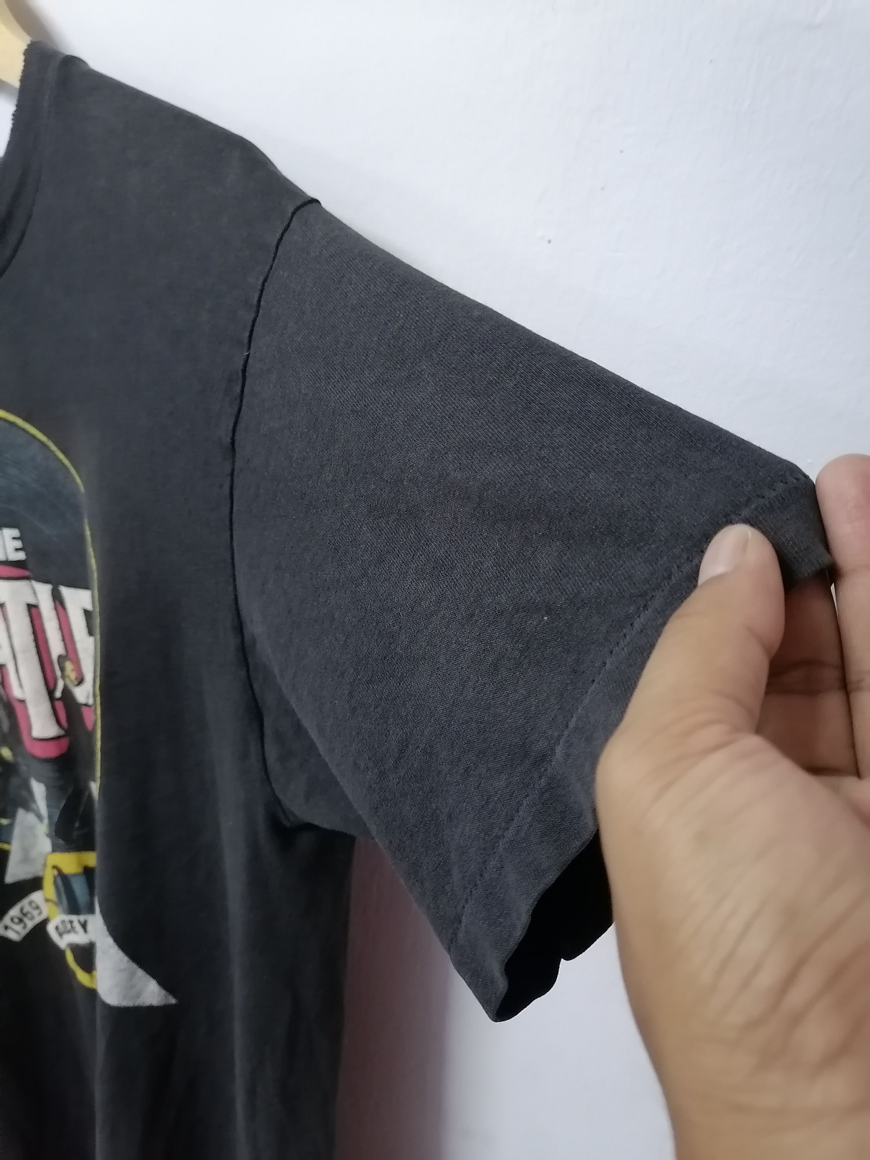 Band Tees × Vintage Trashed Faded Vintage 90s The Beatles Abbey Road Band Tees Size US M / EU 48-50 / 2 - 6 Thumbnail