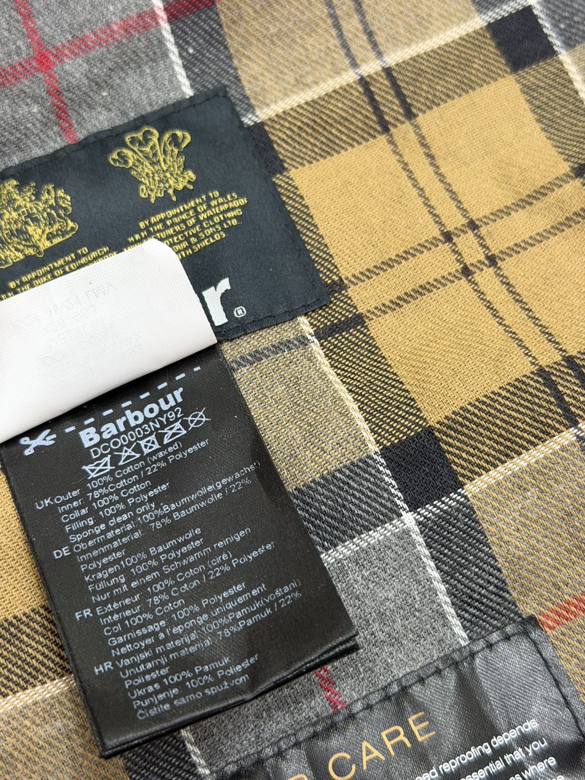 Barbour BARBOUR Dog Wax Coat with Tartan Plaid Lining Vintage rain Size US M / EU 48-50 / 2 - 13 Thumbnail