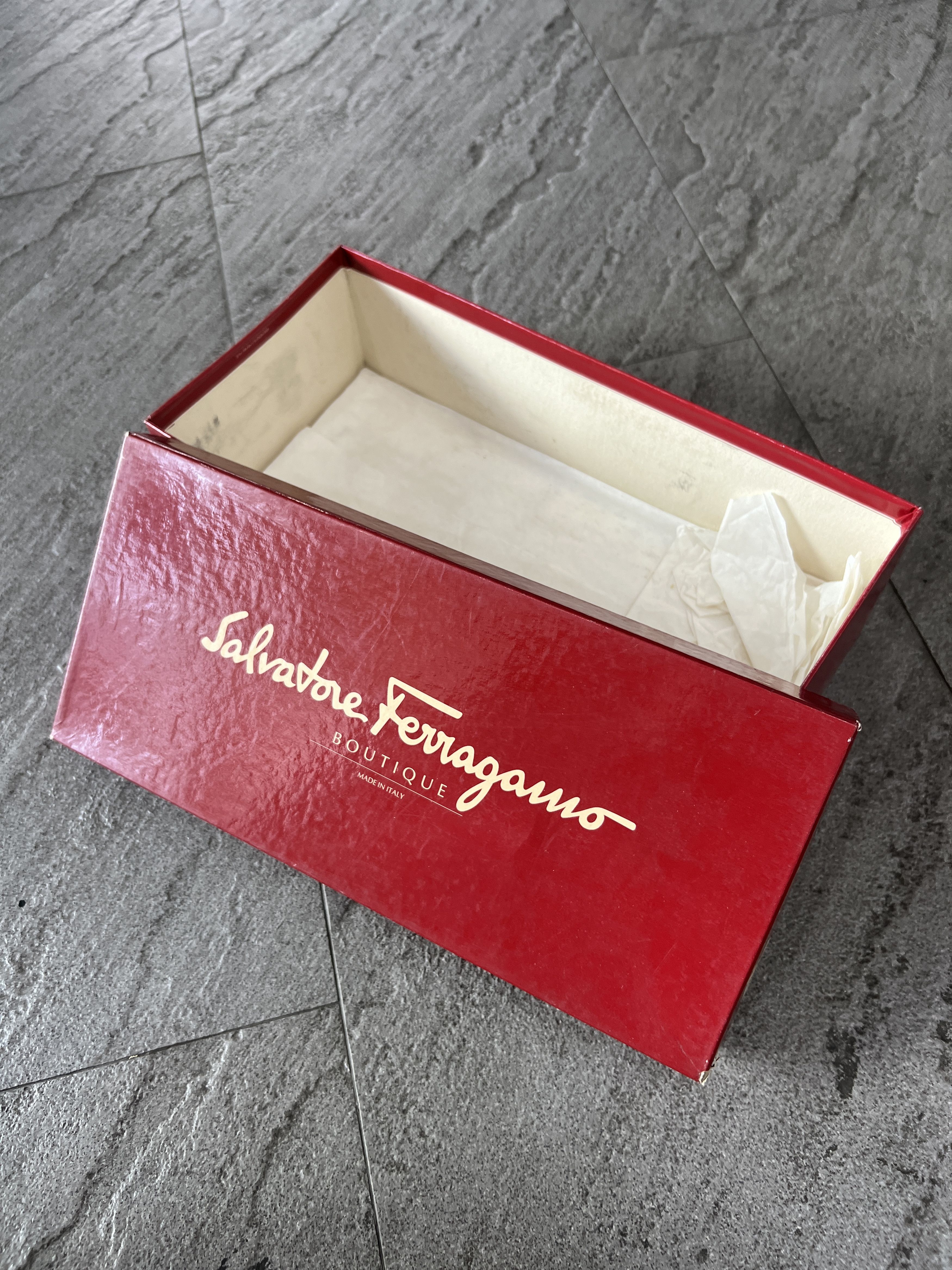Salvatore Ferragamo Ferragamo Vara Bow Pumps Cream Leather Heels 5C Size US 5 / IT 35 - 12 Thumbnail