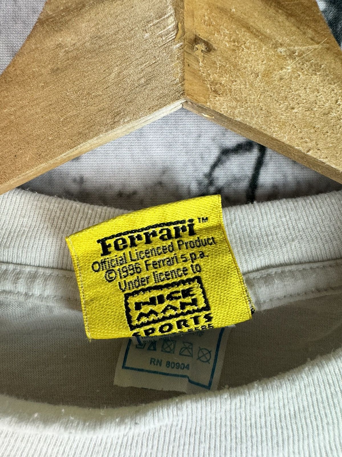 Marlboro VIntage RARE 1996 Marlboro Raicing T-Shirt Ferrari F1 Size US L / EU 52-54 / 3 - 3 Thumbnail