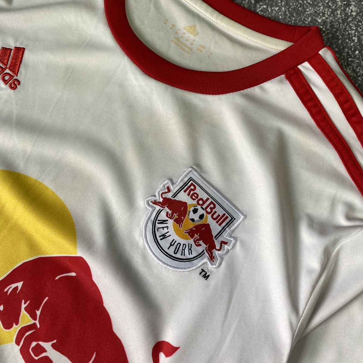 Vintage Men’s Adidas FC Red Bull Leipzig Williams soccer jersey Size US L / EU 52-54 / 3 - 6 Thumbnail
