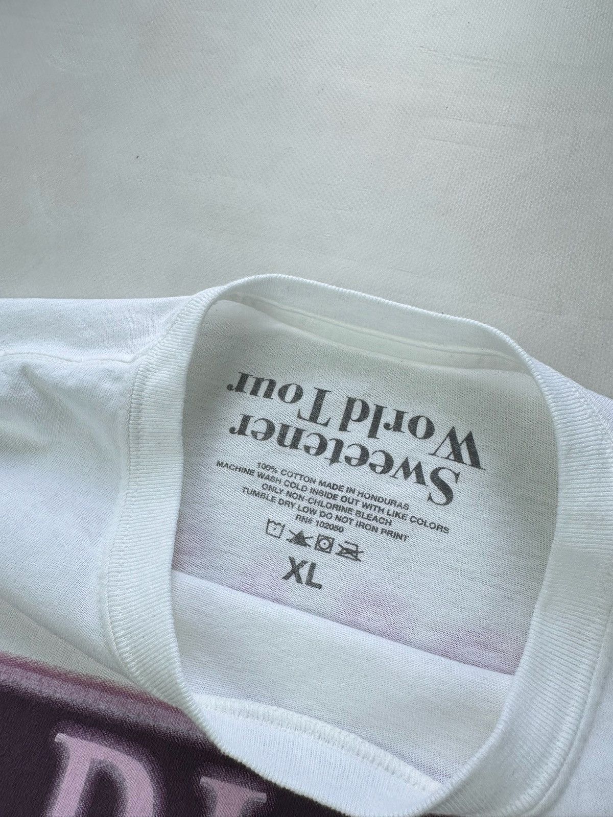 Band Tees Vintage Ariana Grande tour tshirt Size US XL / EU 56 / 4 - 4 Thumbnail