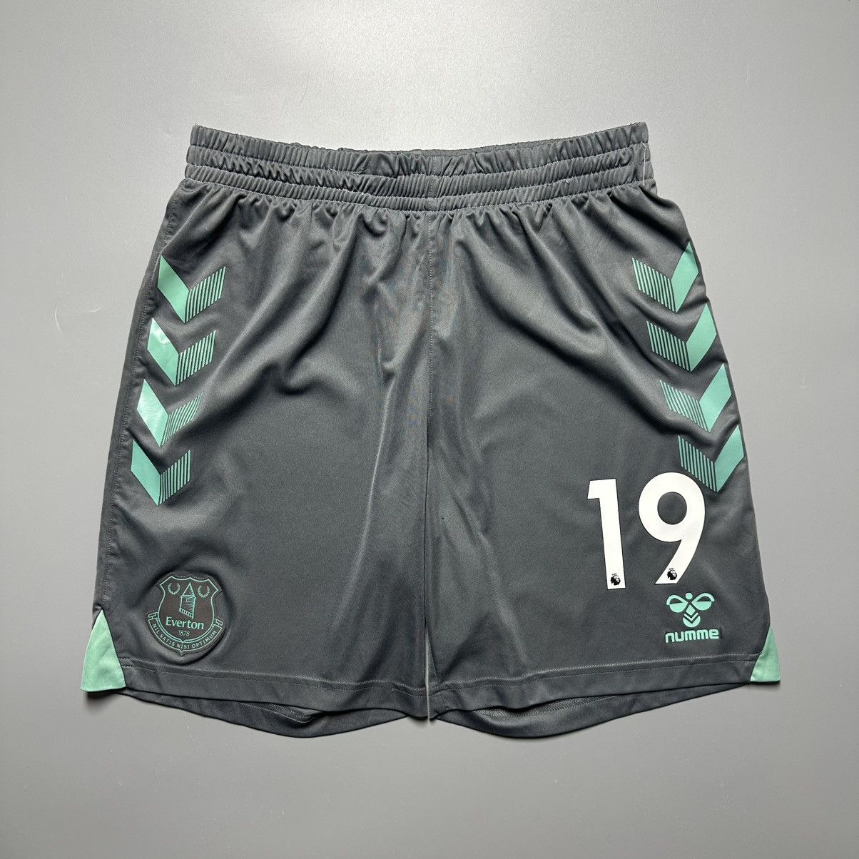 Umbro EVERTON HUMMEL 2020/2021 FOOTBALL THIRD SHORTS #19 JAMES Size US 30 / EU 46 - 1 Thumbnail