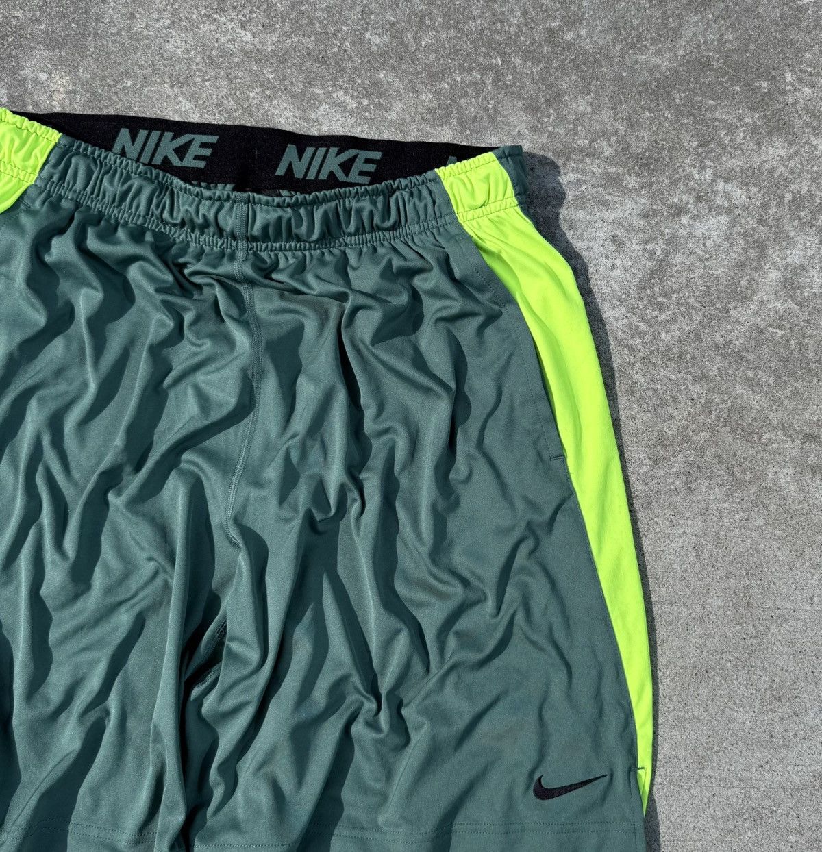 Other Vintage Nike y2k wide buggy streetwear oversize track shorts Size US 34 / EU 50 - 9 Thumbnail