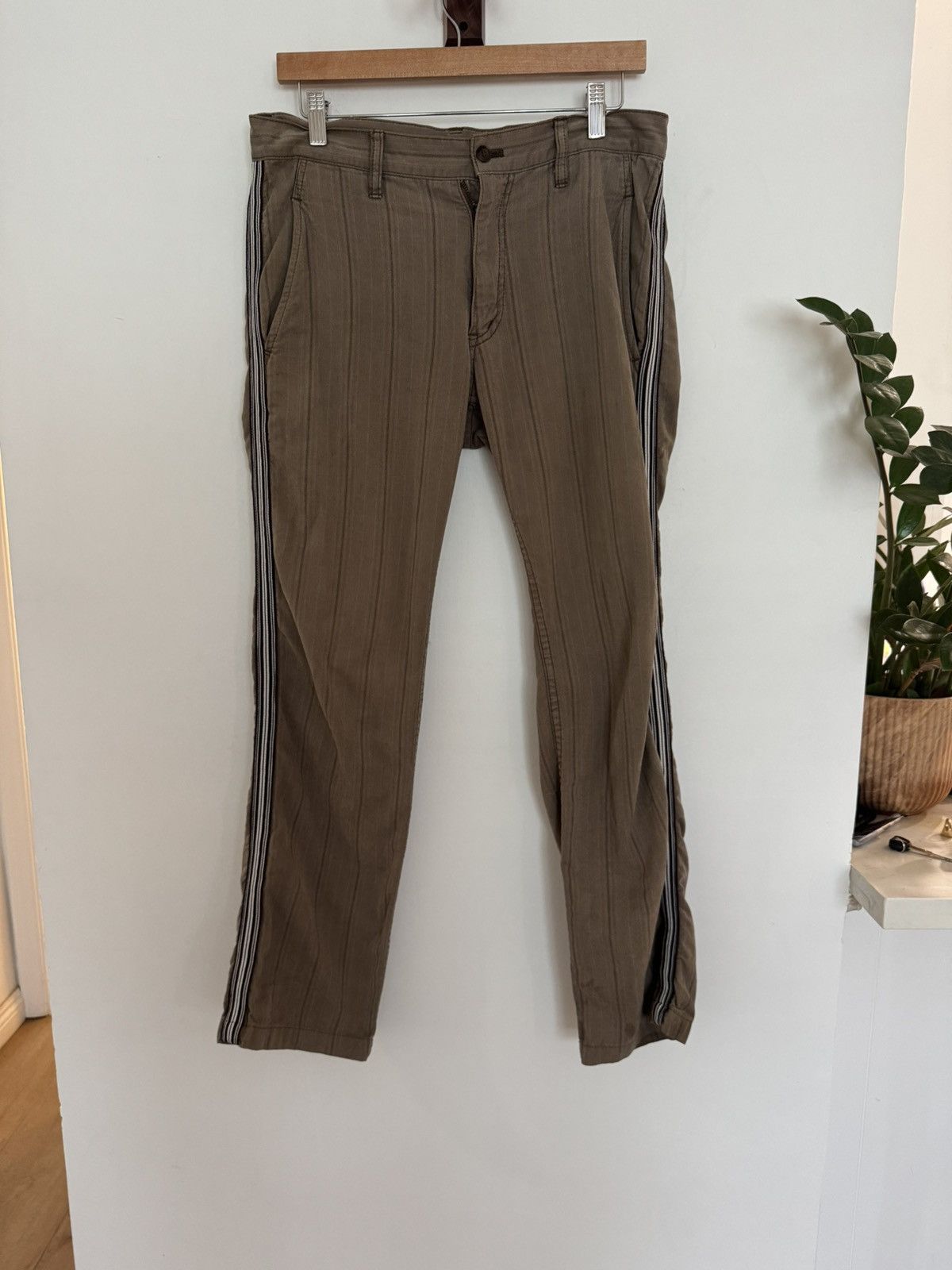 Comme des Garcons Homme Embrodiered pin striped khaki Size US 30 / EU 46 - 1 Thumbnail
