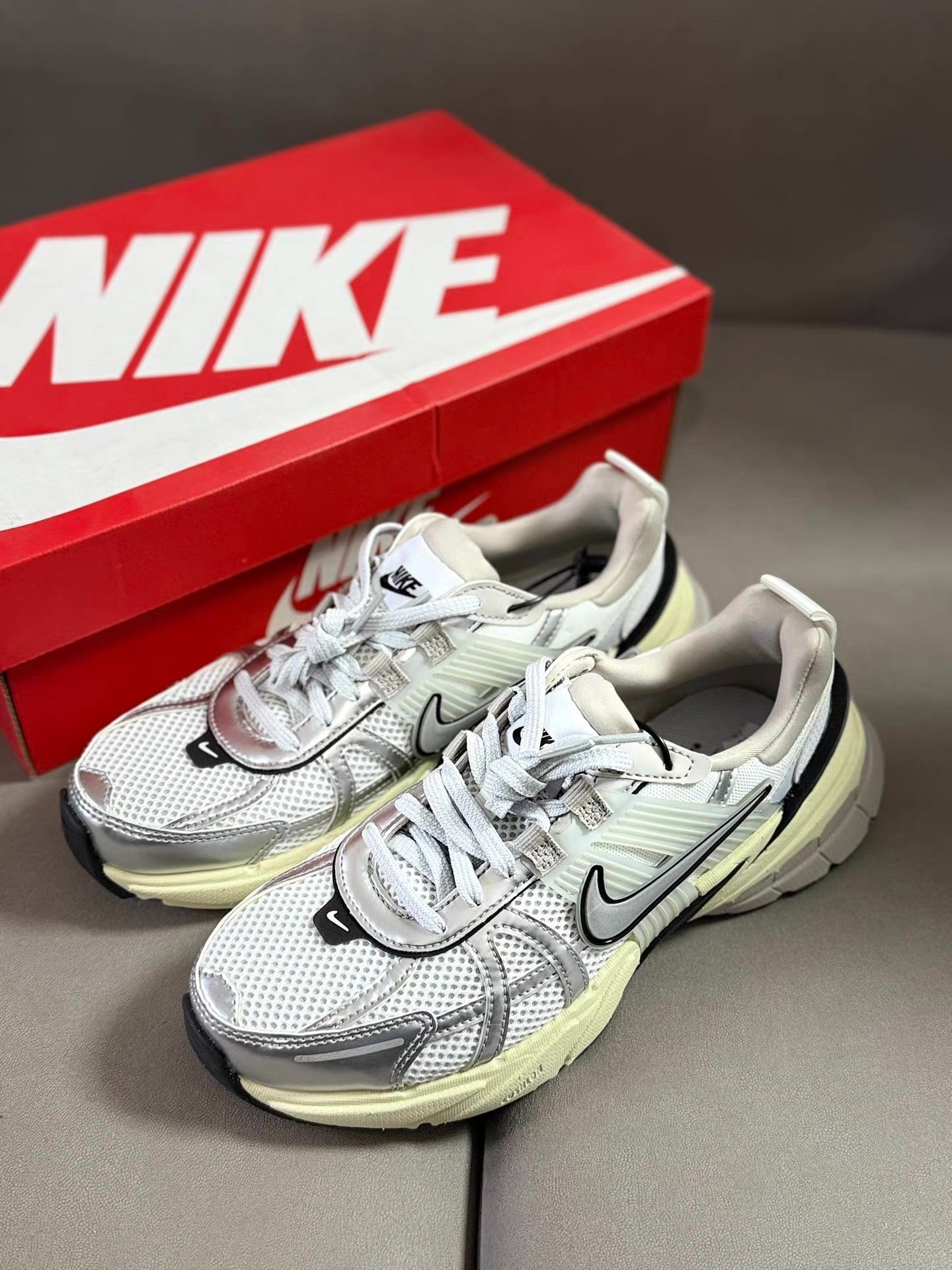 Nike Nike V2K Run silver and white dad sneakers。 Q20 Size US 5 / EU 37 - 2 Thumbnail