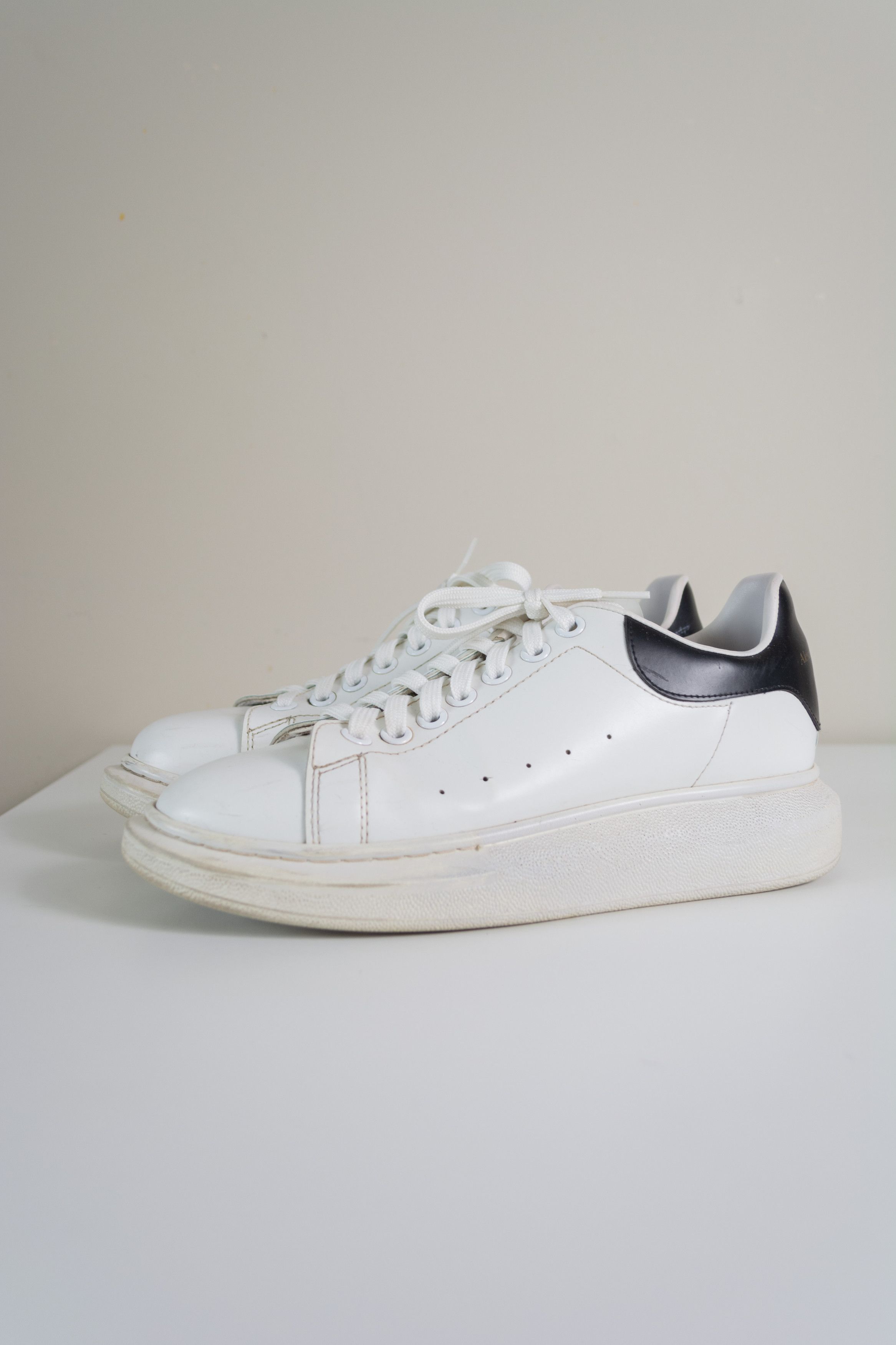 Alexander McQueen Alexander McQueen white sneakers Size US 9 / EU 42 - 1 Thumbnail
