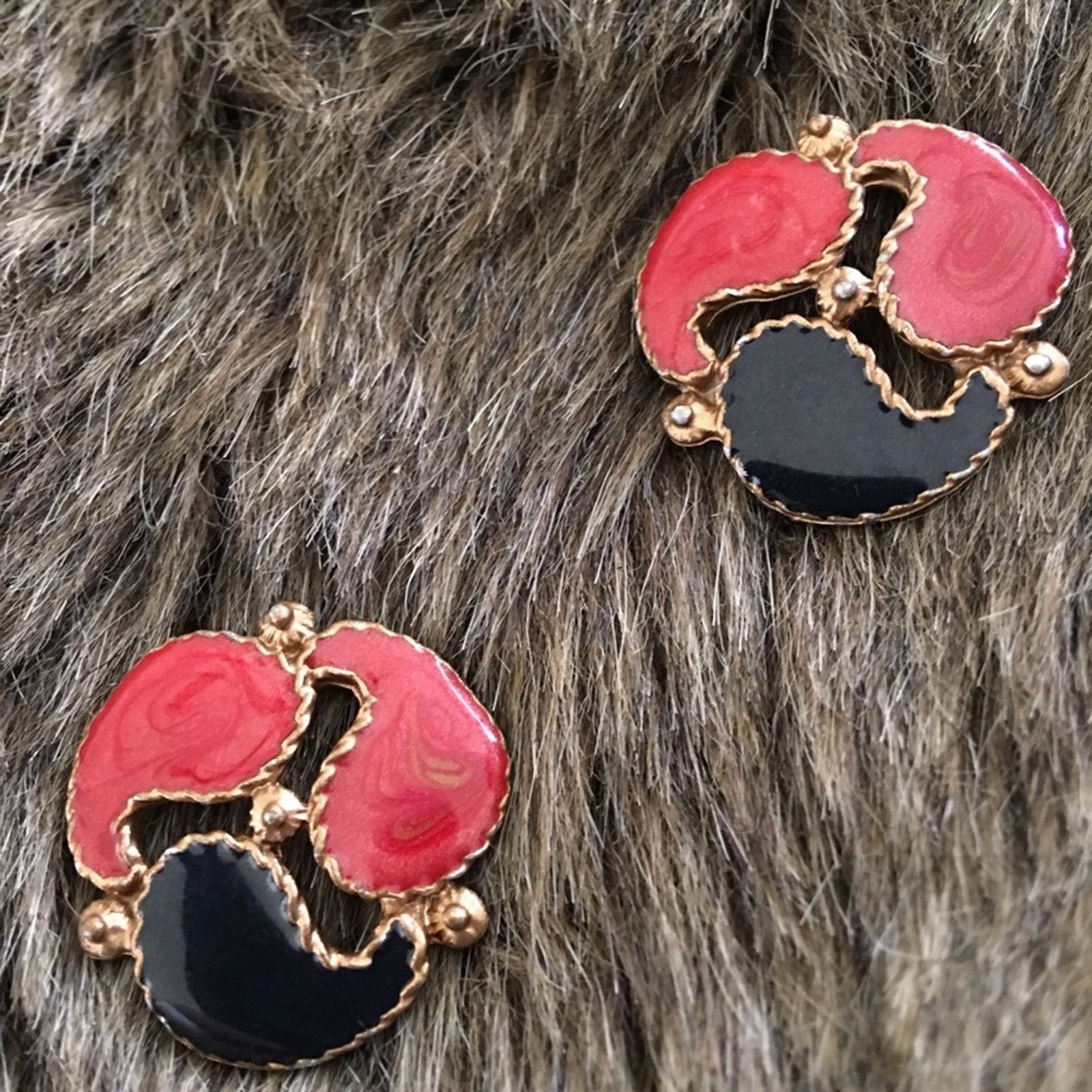 Vintage Vintage 70s red and black enamel pierced earrings Size ONE SIZE - 1 Thumbnail