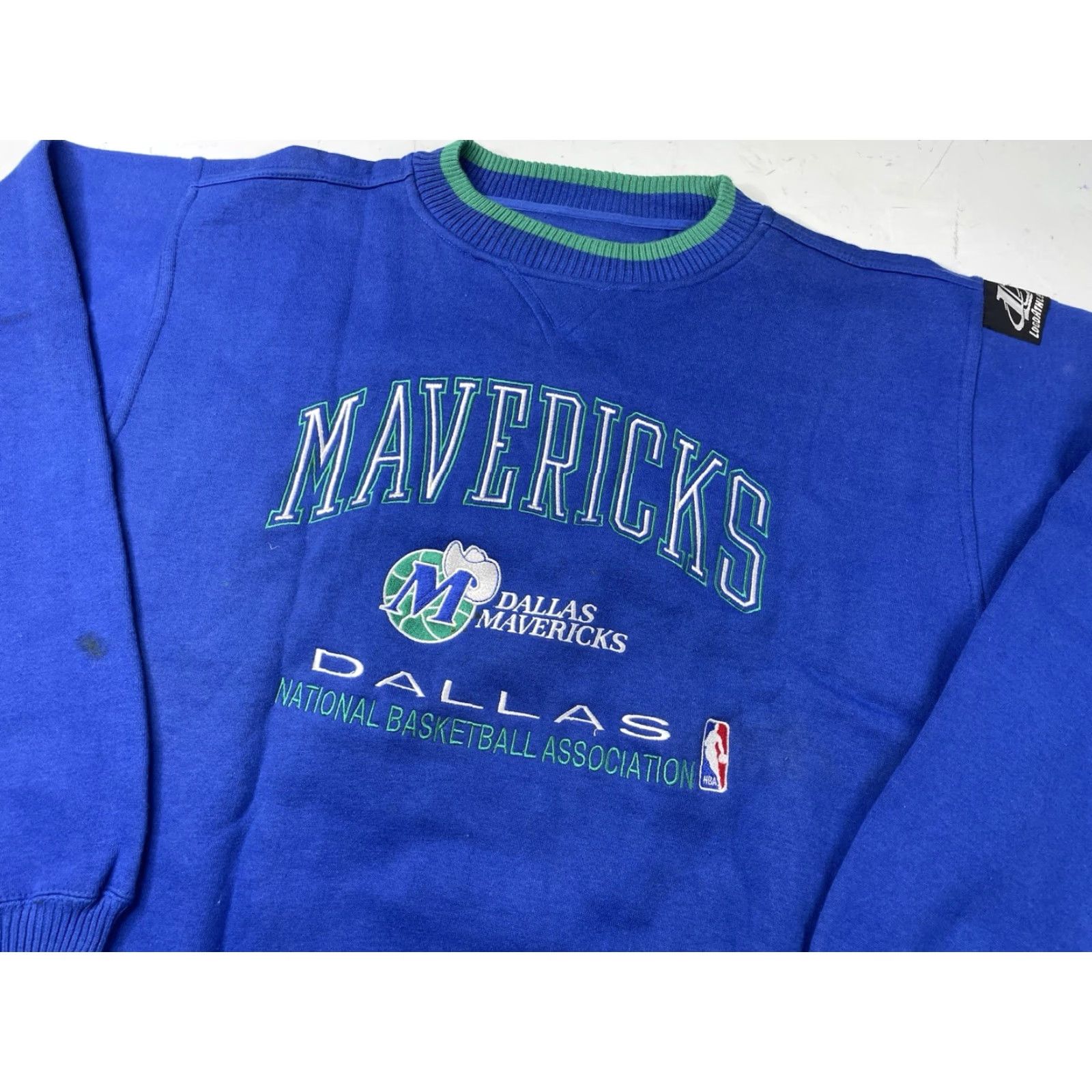 VINTAGE Logo Athletic Sweatshirt Crewneck Dallas Mavericks Embroidered M Blue Men 90s Pullover